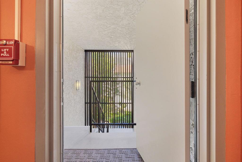 1552 S Camino Real 333