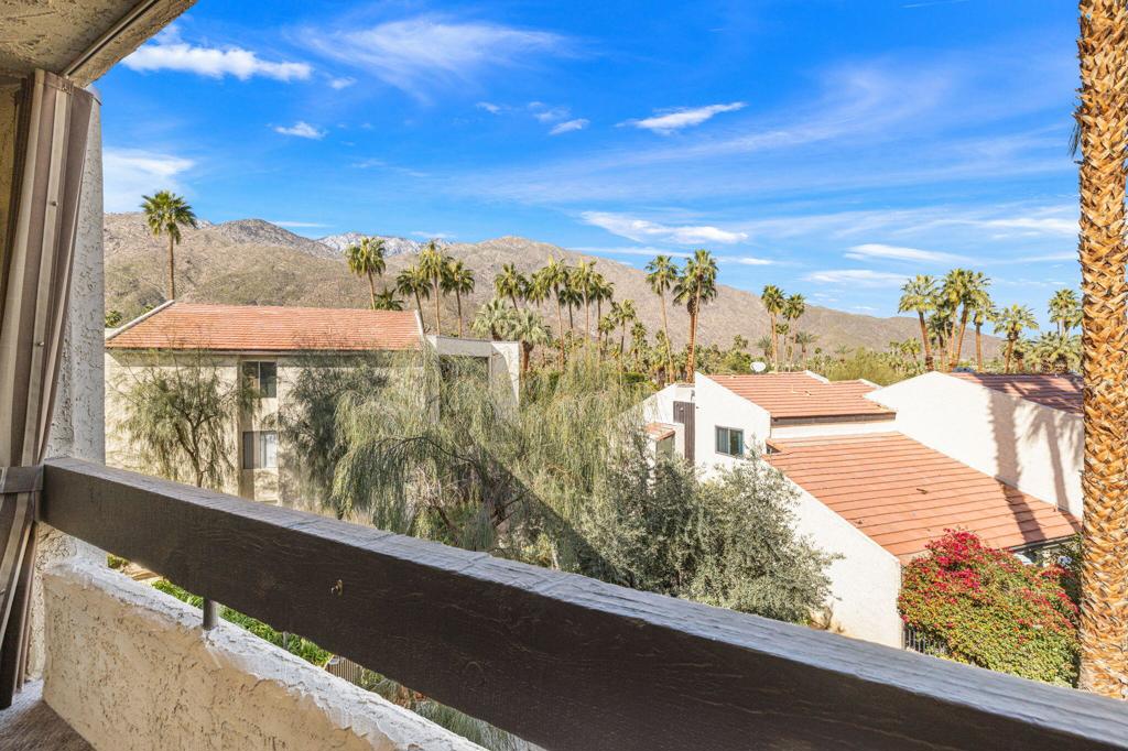 1552 S Camino Real 333