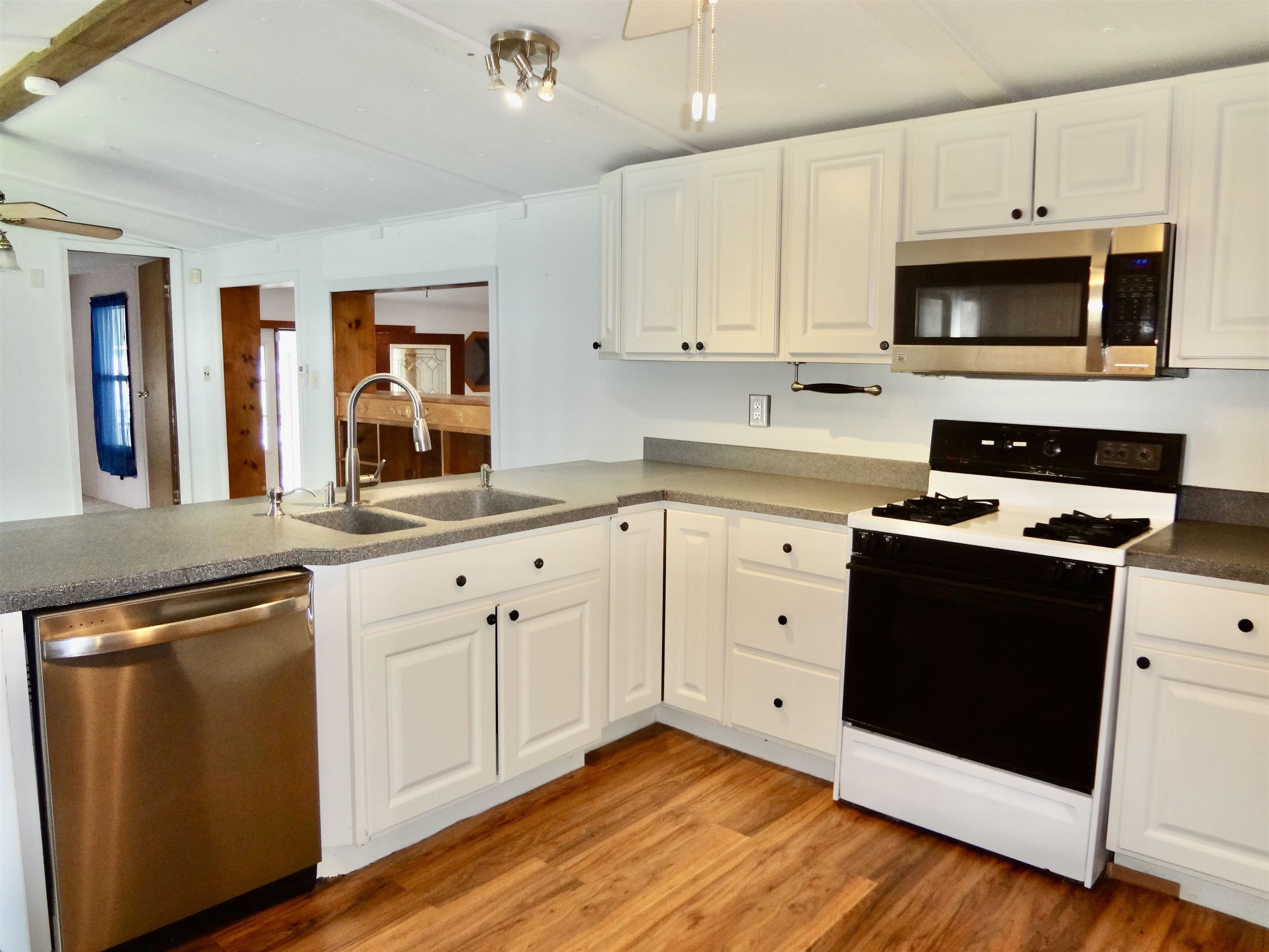 344 Old Lake Shore Road Unit: 14