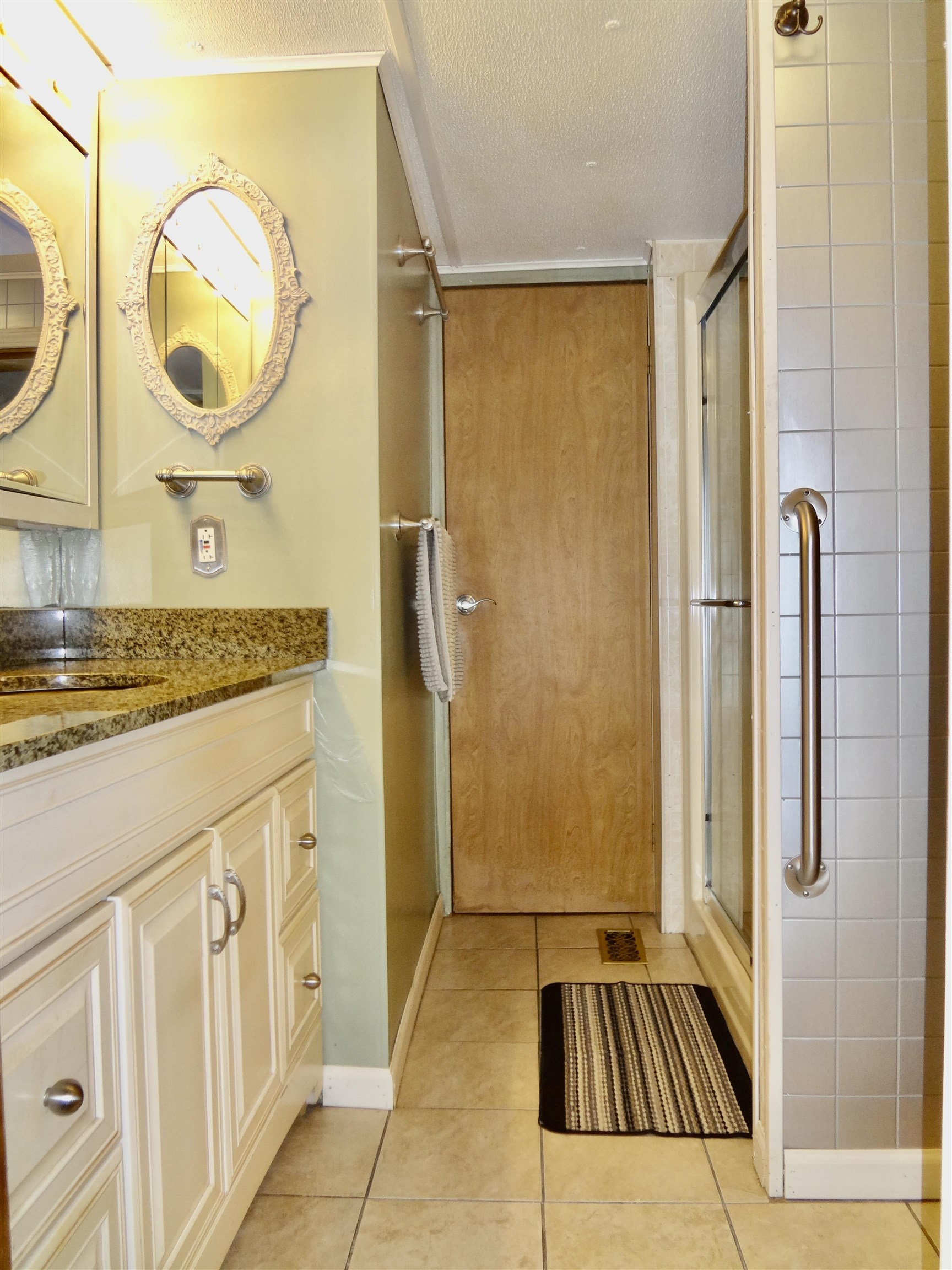 344 Old Lake Shore Road Unit: 14