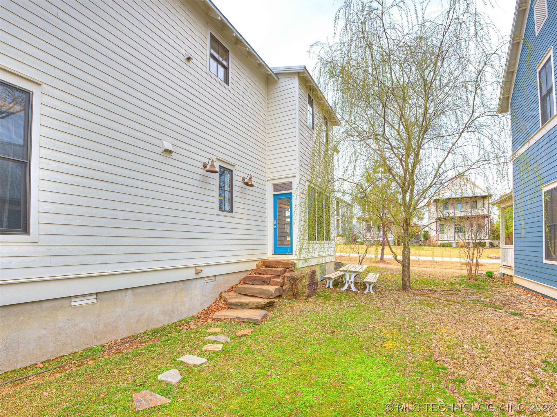 82 Lower Greenway
