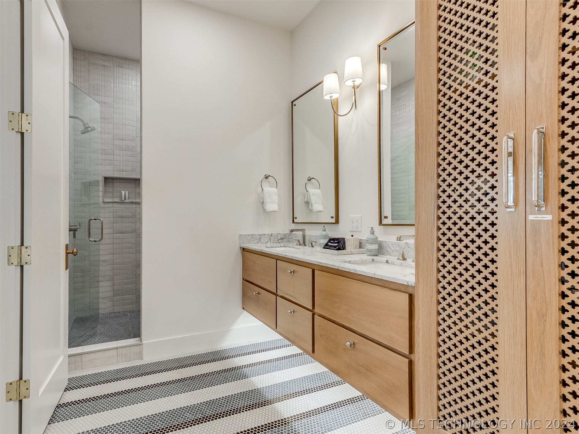 42 Ramble Along Road