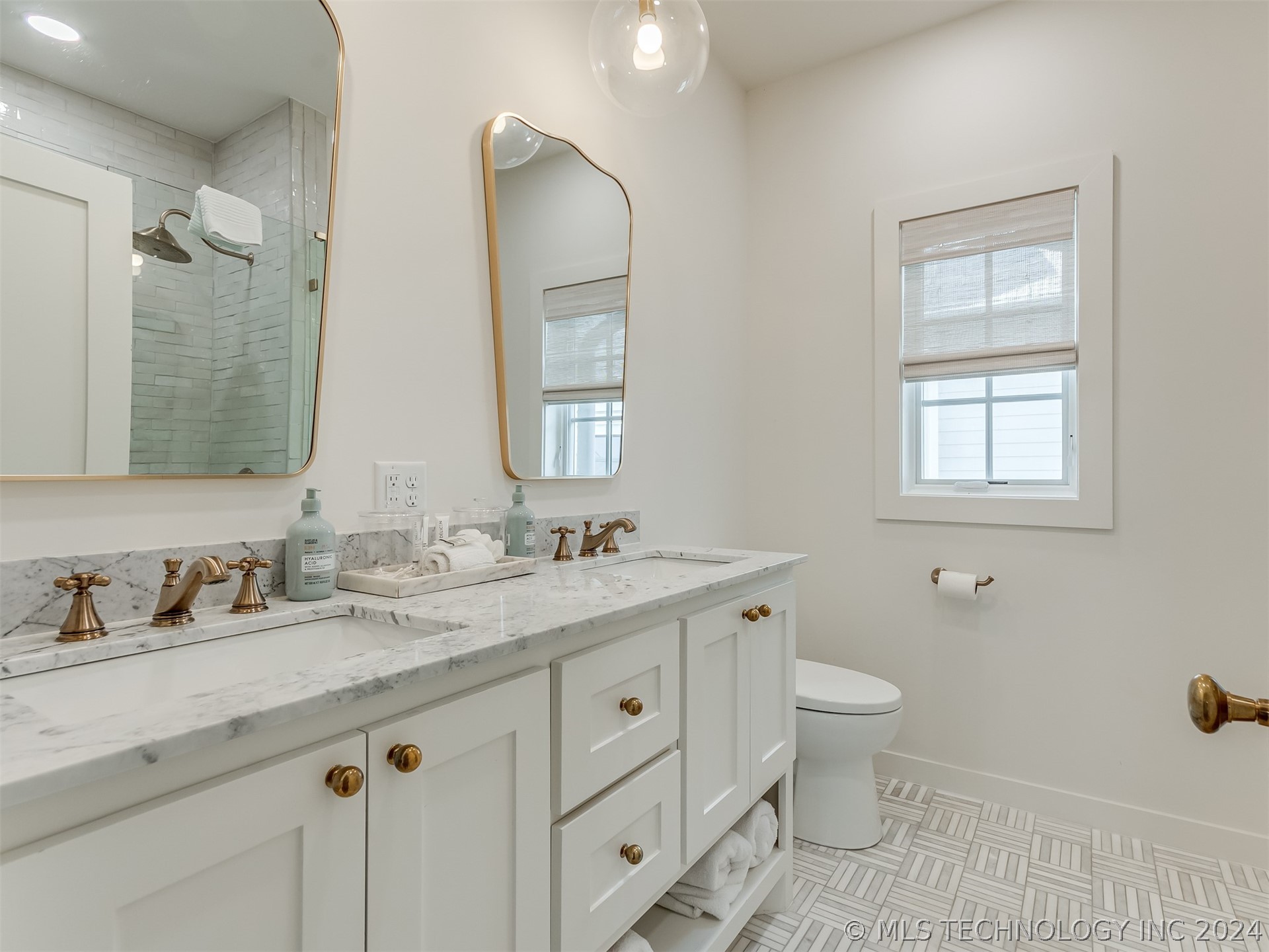 42 Ramble Along Road