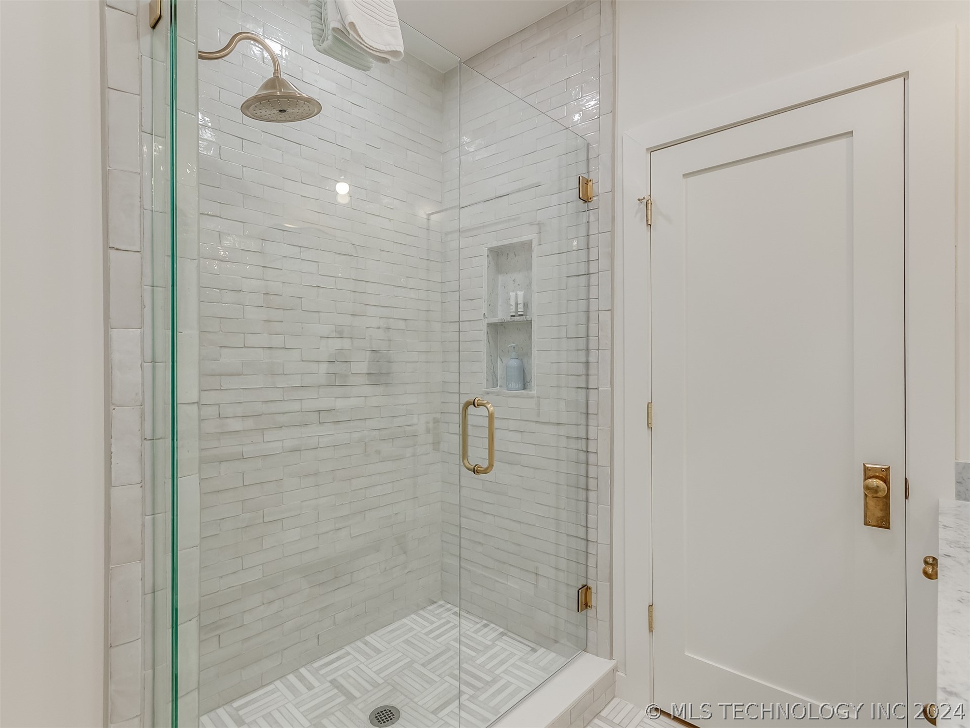 42 Ramble Along Road