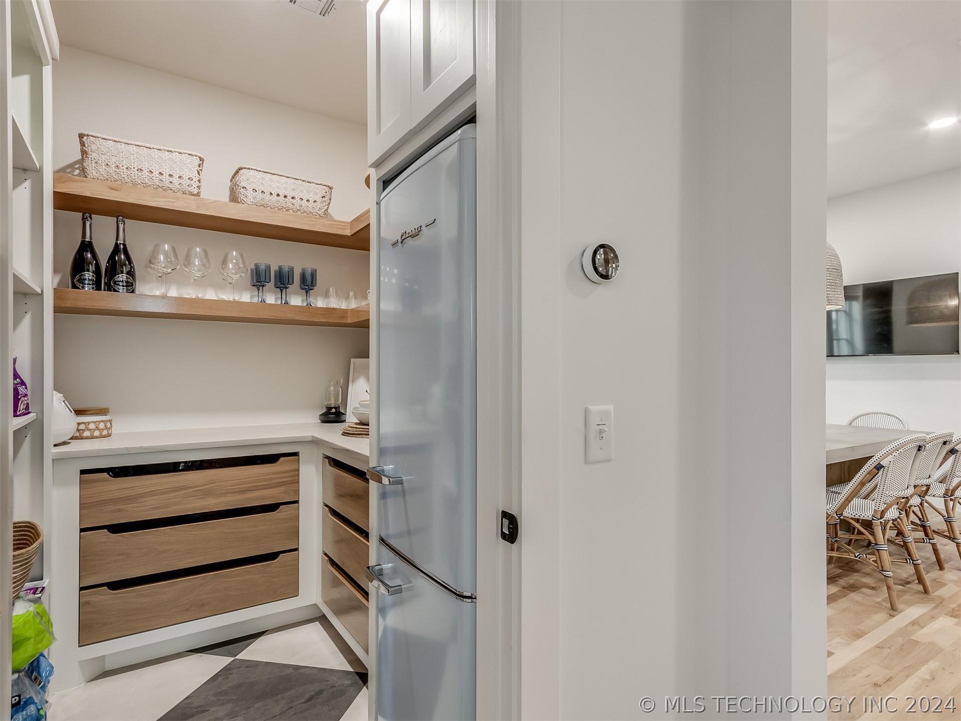 42 Ramble Along Road