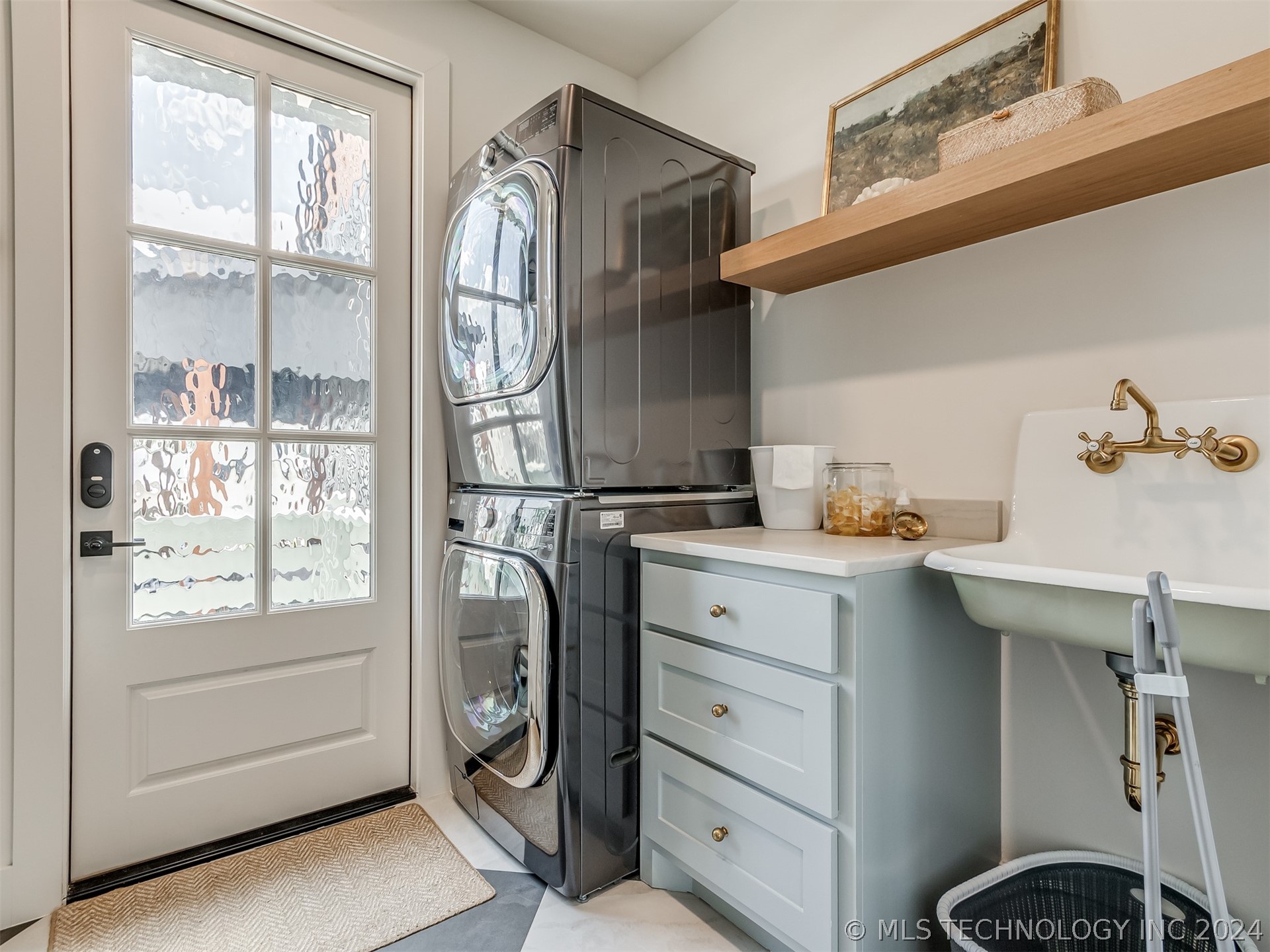 42 Ramble Along Road