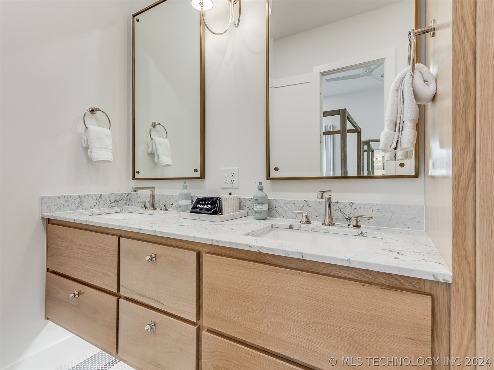 42 Ramble Along Road