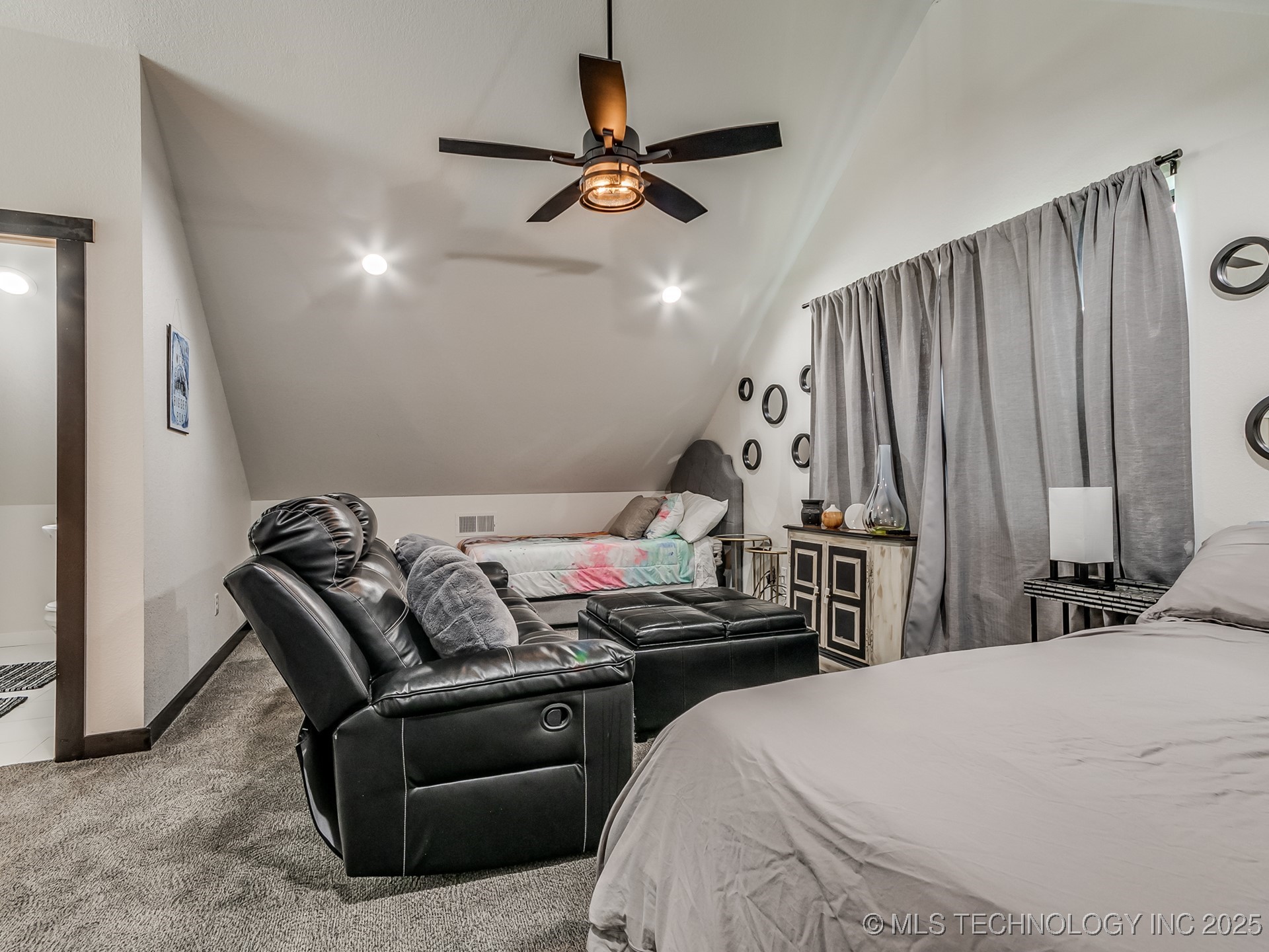 833 N Simpson
