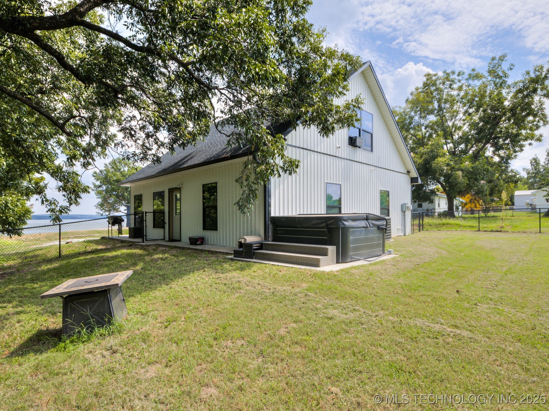 833 N Simpson