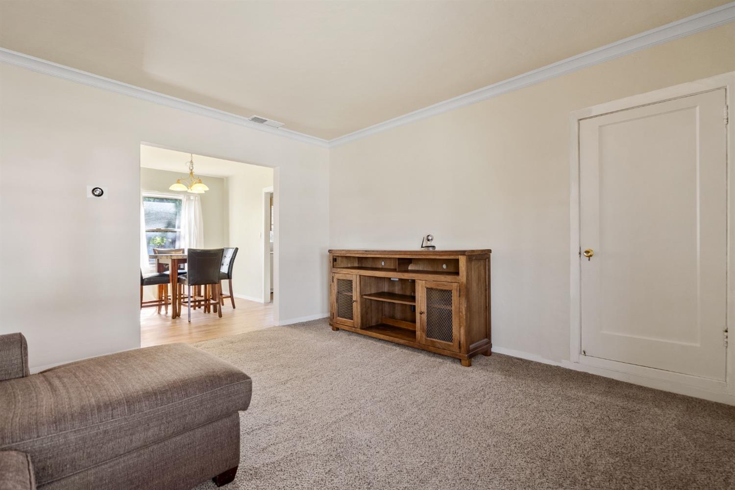 2562 Erickson Street