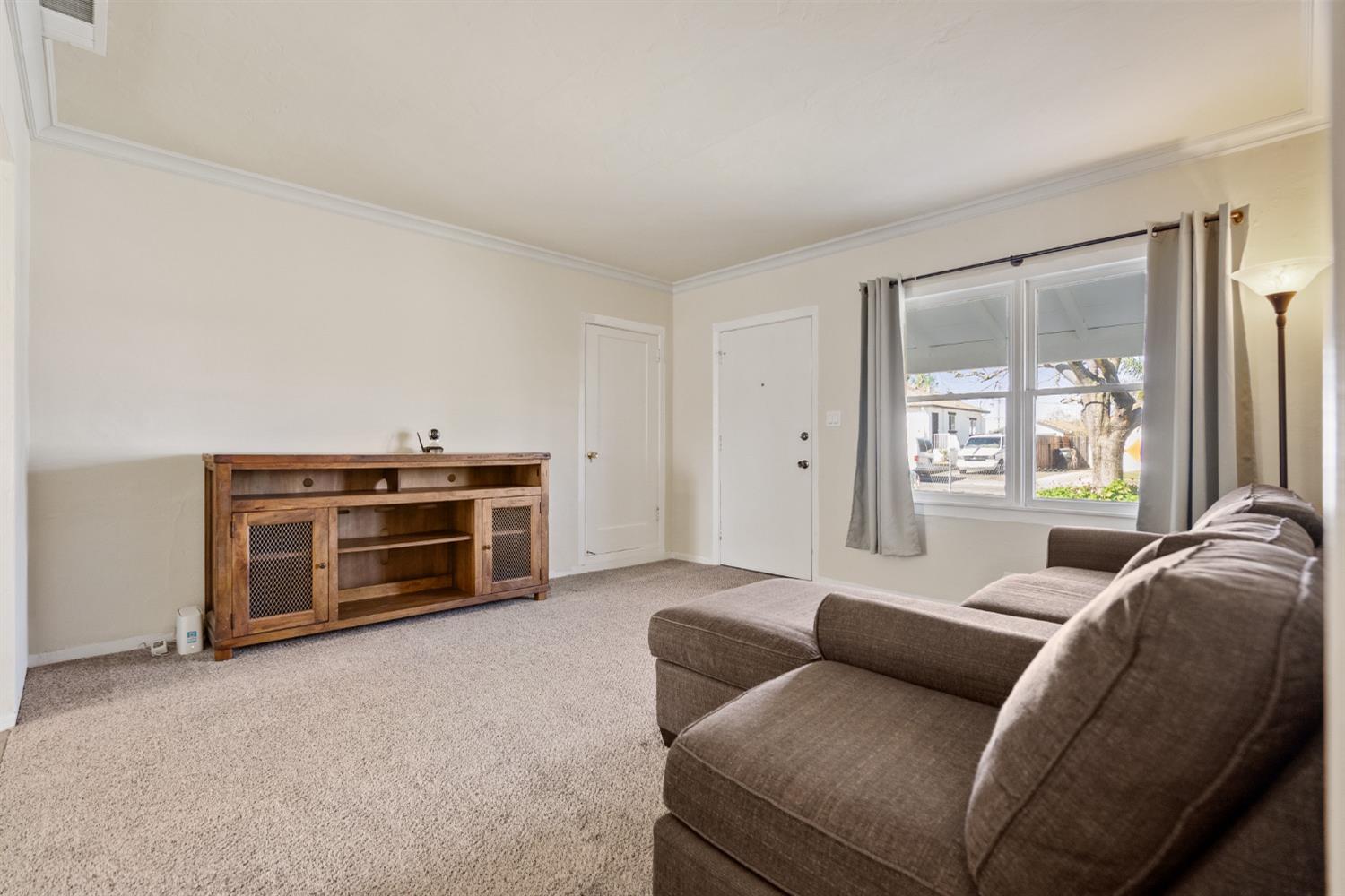 2562 Erickson Street