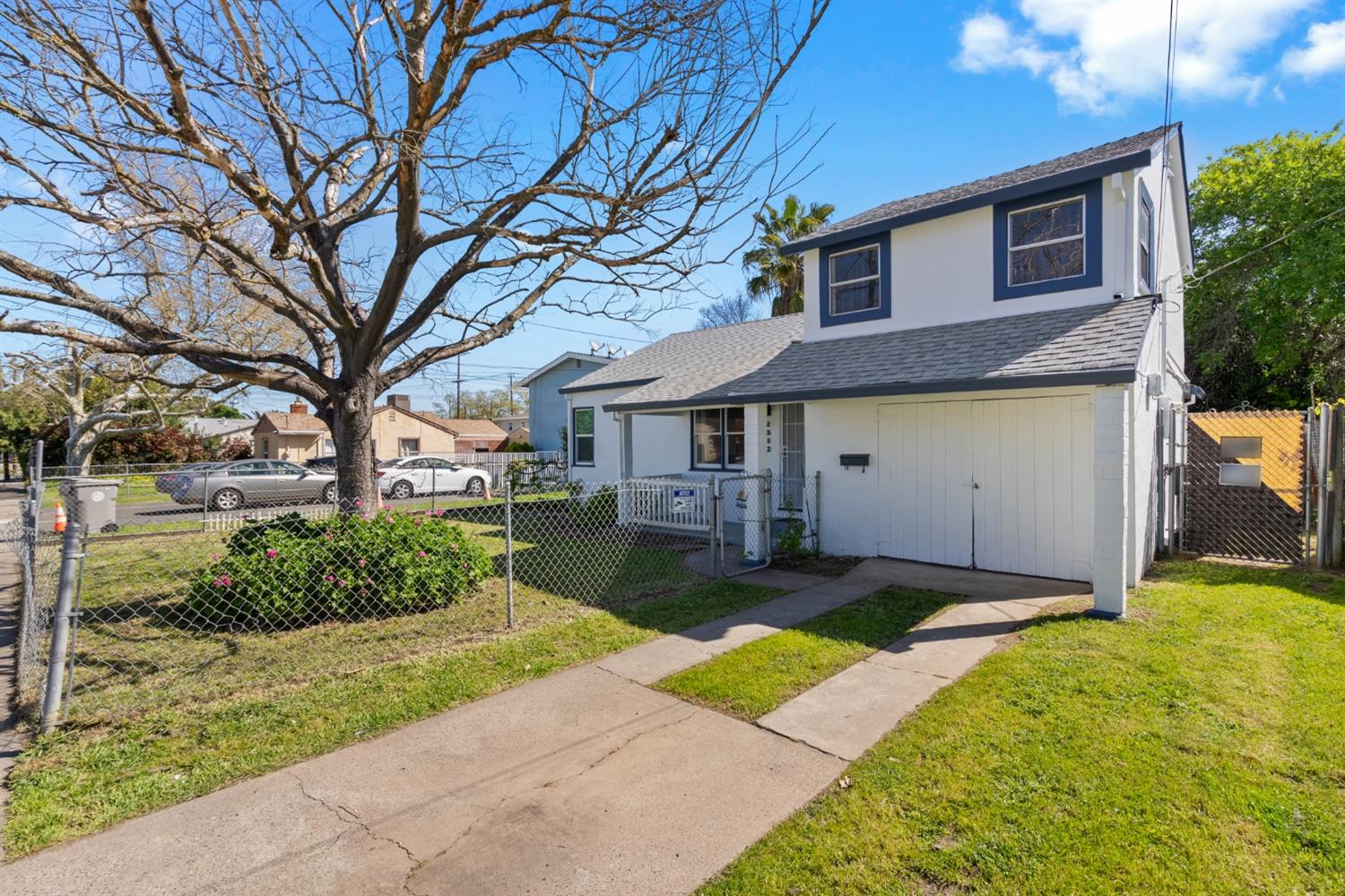 2562 Erickson Street