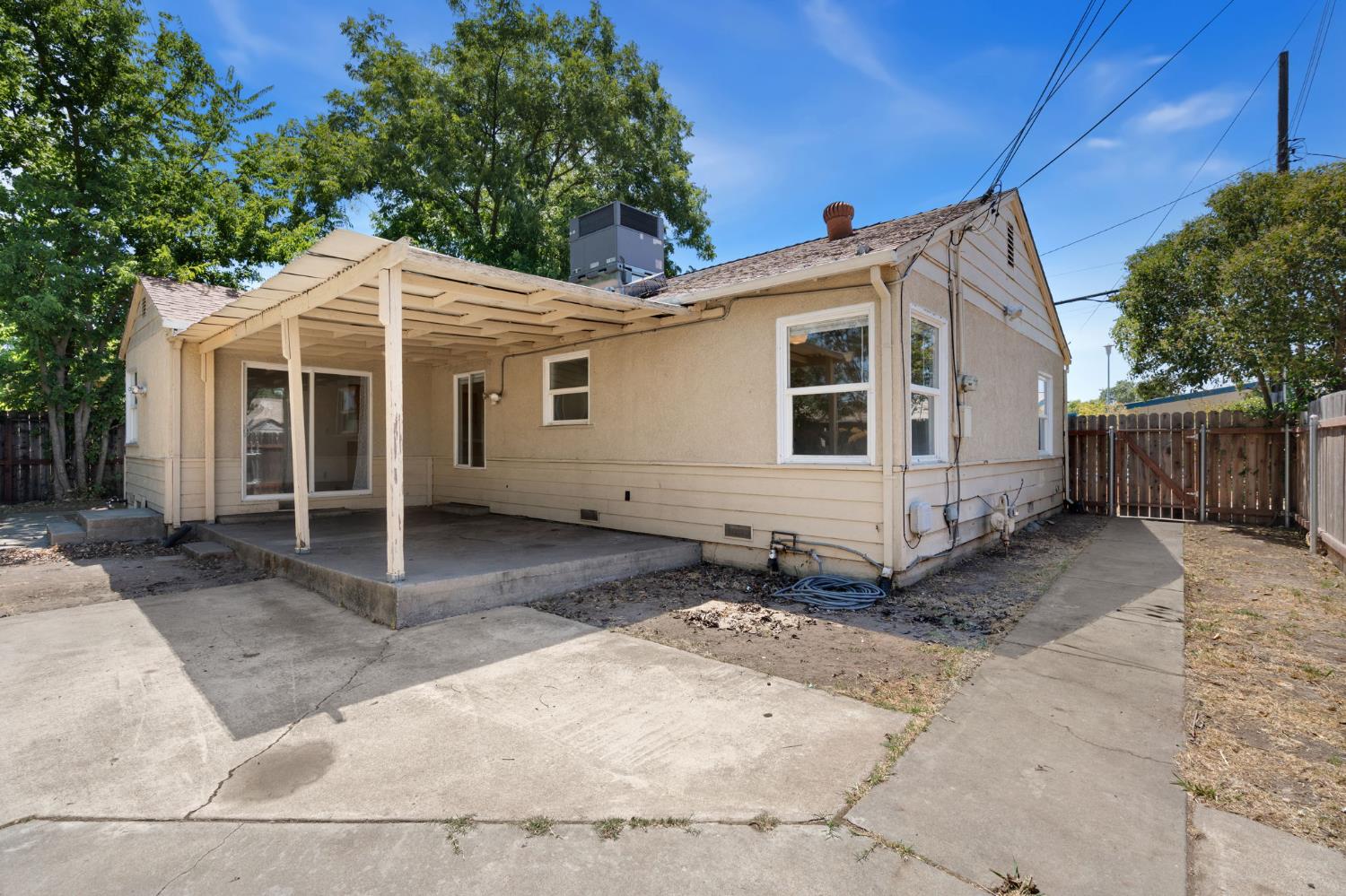 1811 Roanoke Avenue