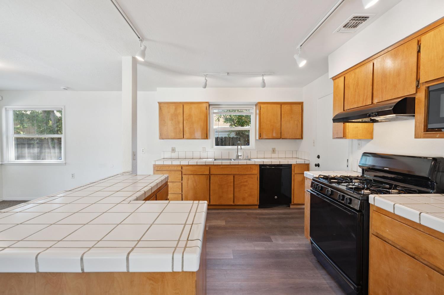 1811 Roanoke Avenue