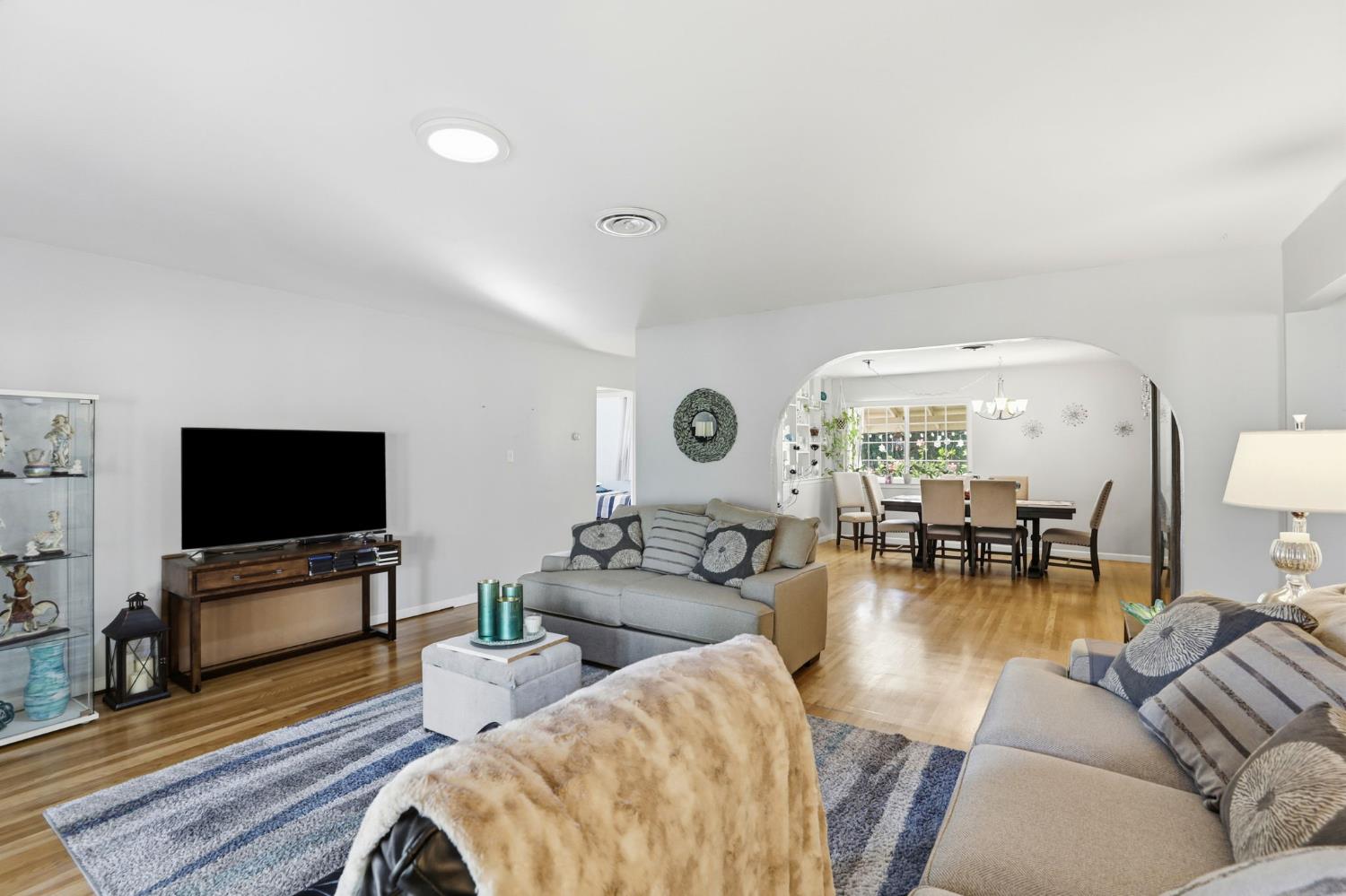 7545 Almondwood Avenue