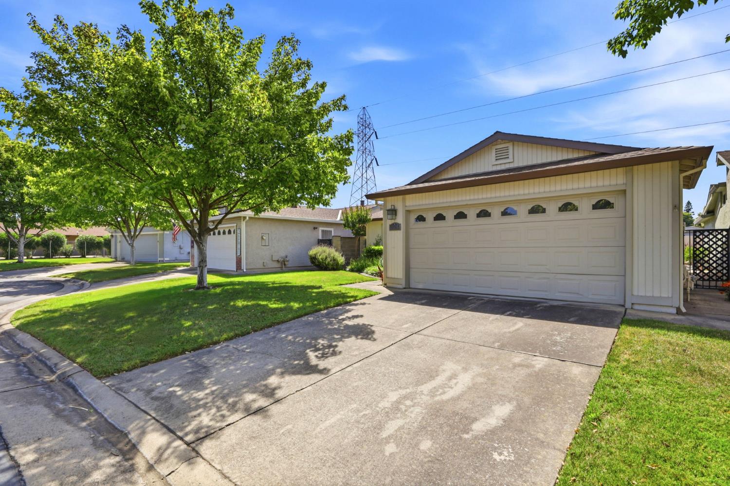 7526 Sunfaire Lane