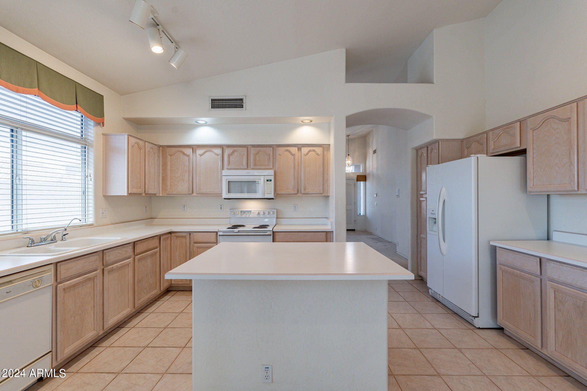 1225 E Presidio Road
