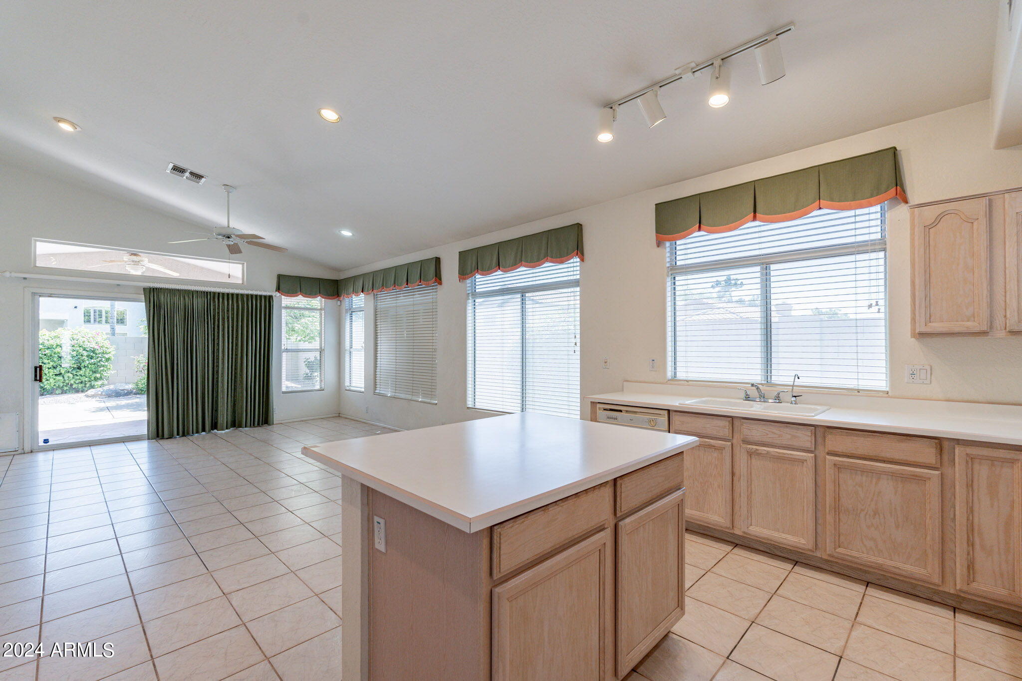 1225 E Presidio Road