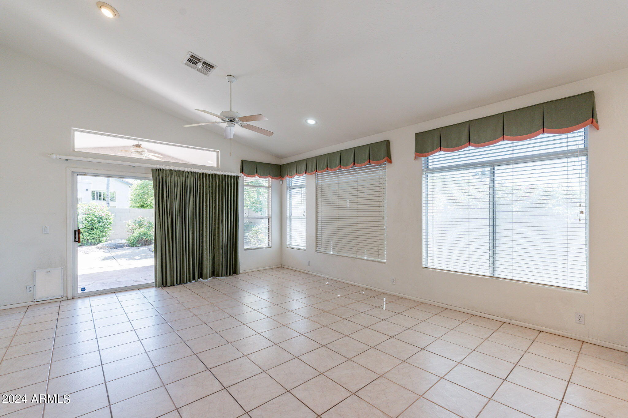 1225 E Presidio Road