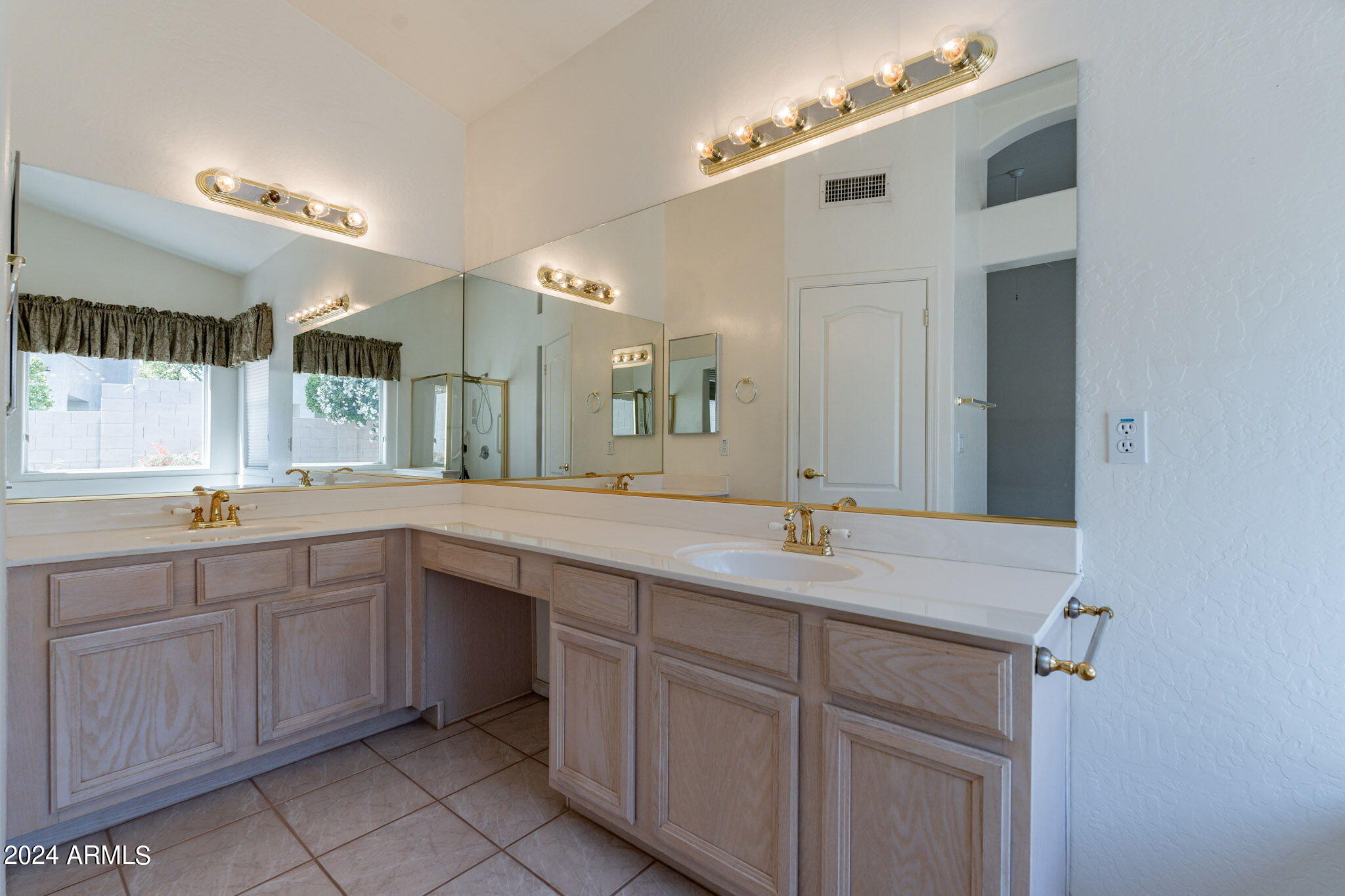1225 E Presidio Road
