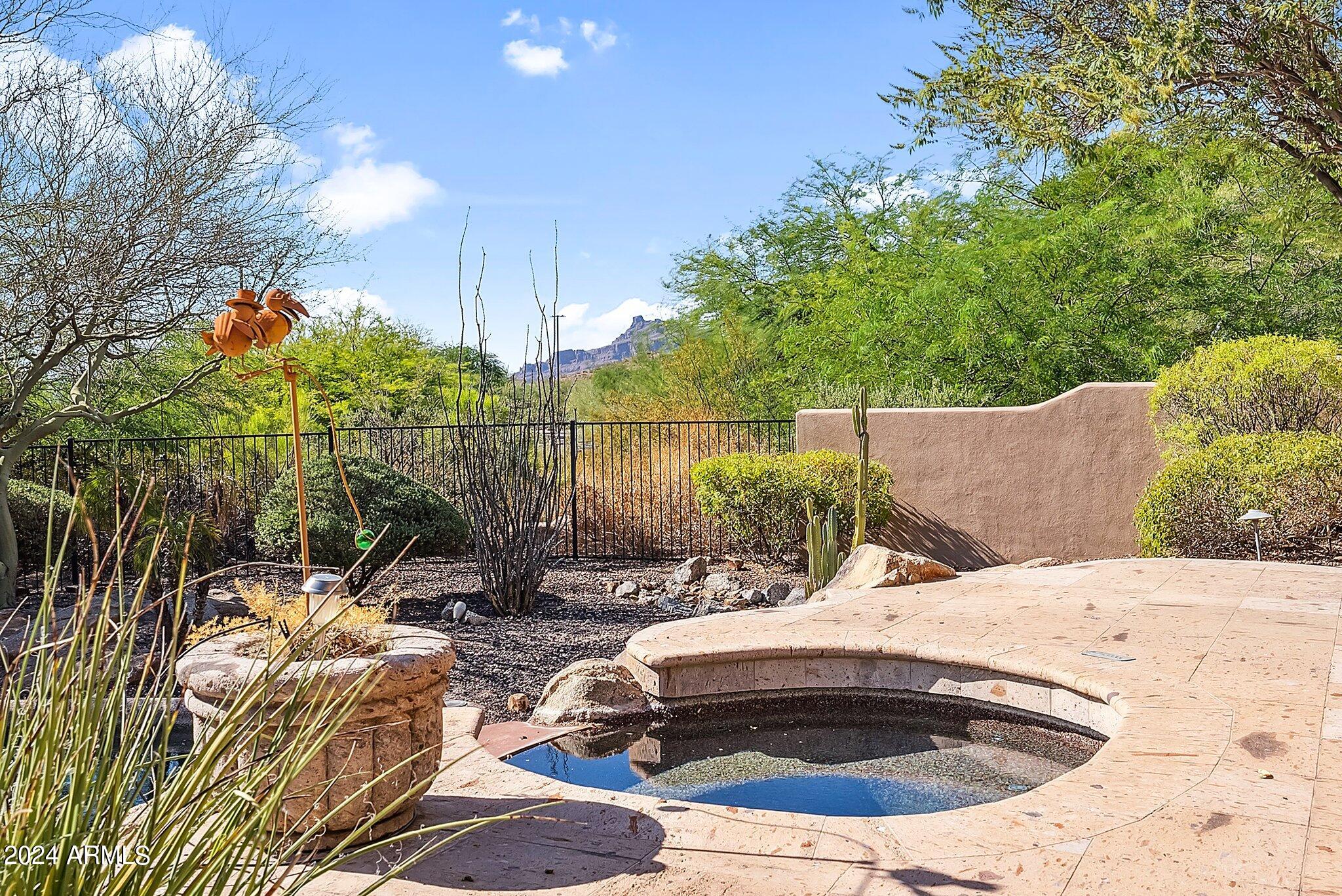 3914 N PINNACLE HILLS Circle