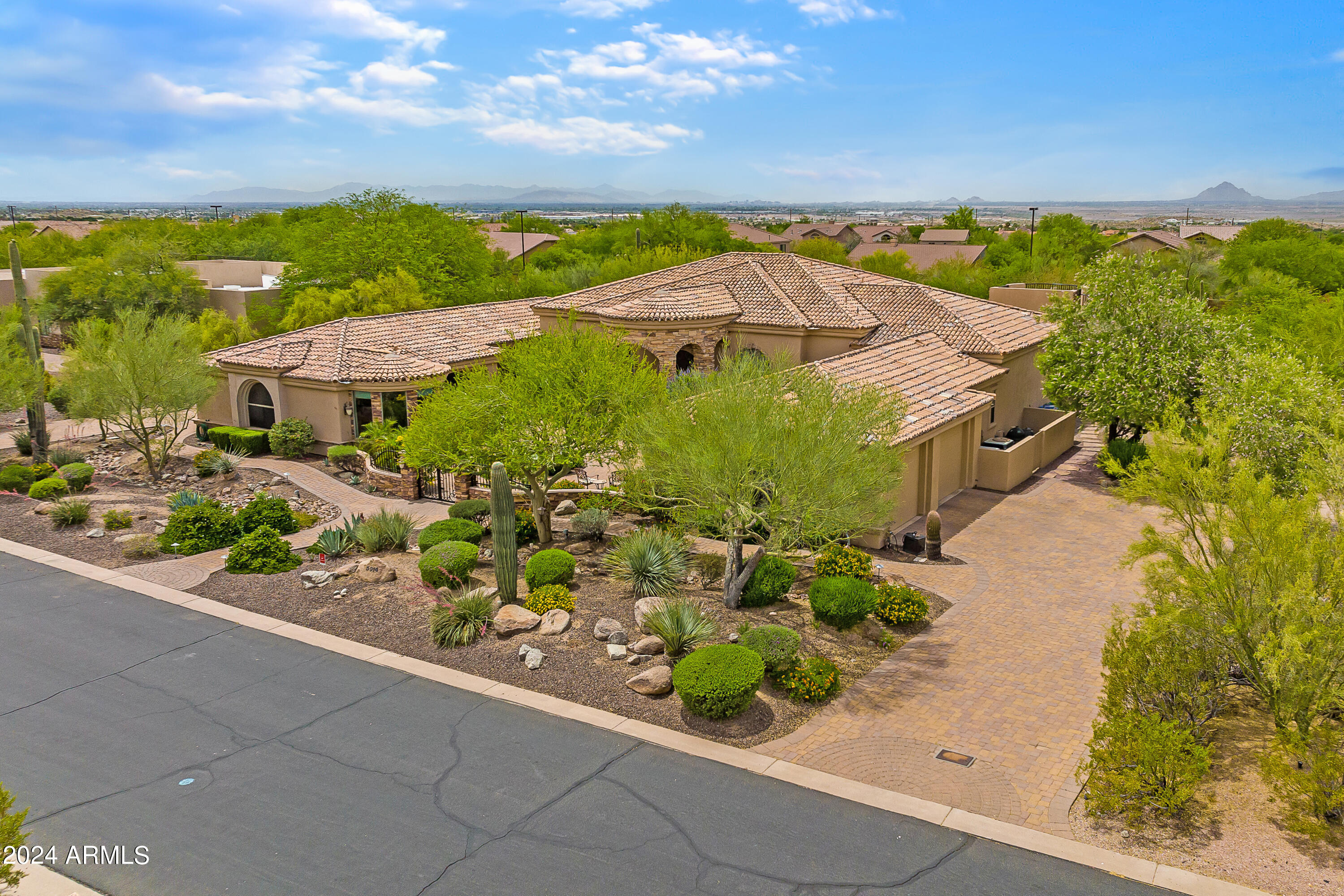 3914 N PINNACLE HILLS Circle