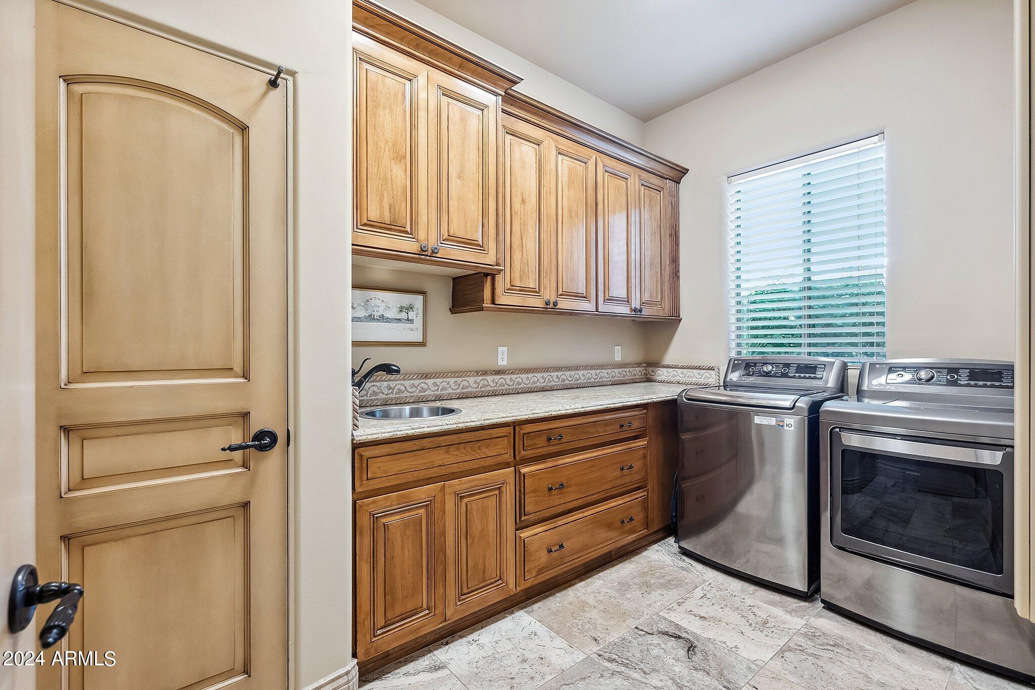3914 N PINNACLE HILLS Circle