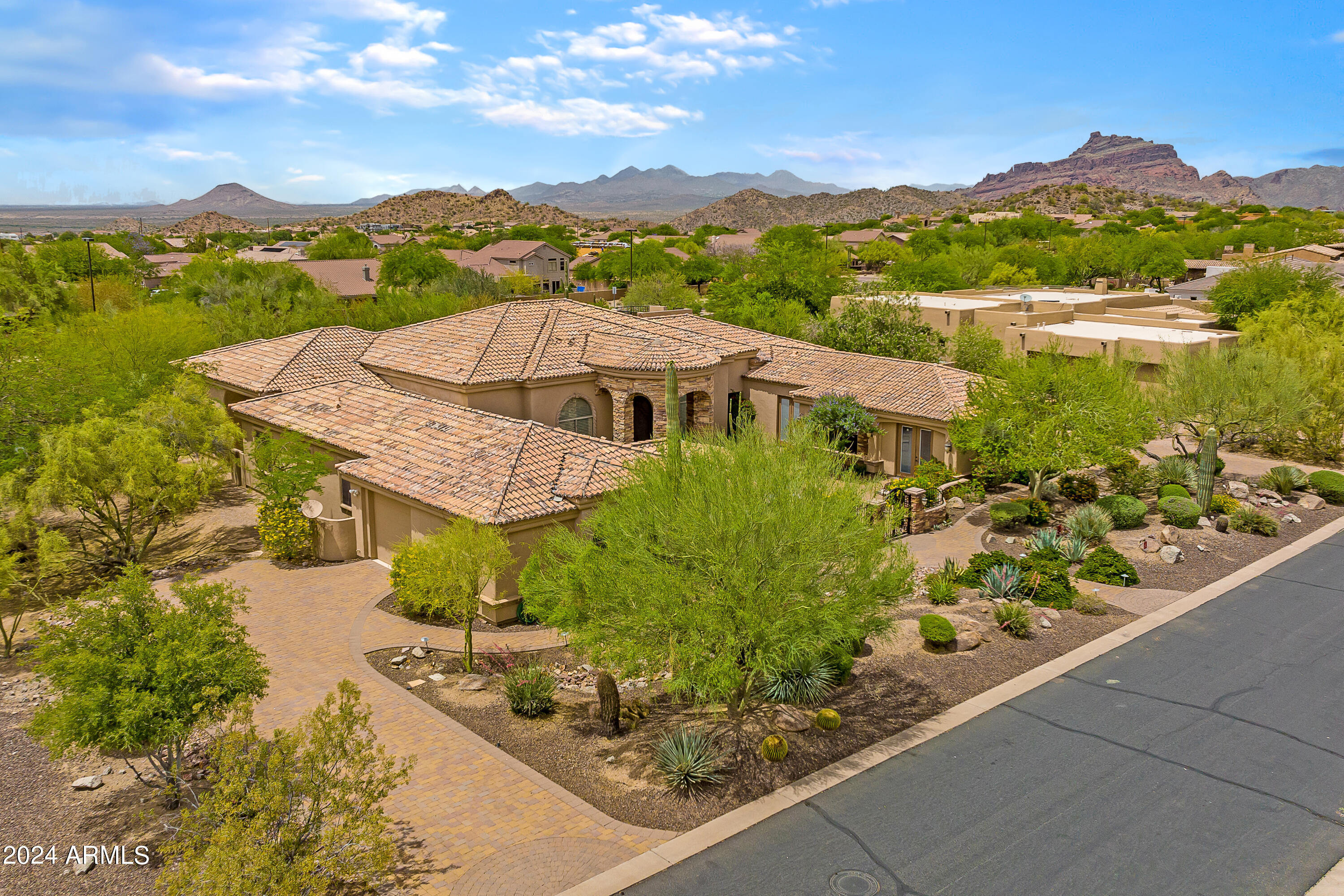 3914 N PINNACLE HILLS Circle
