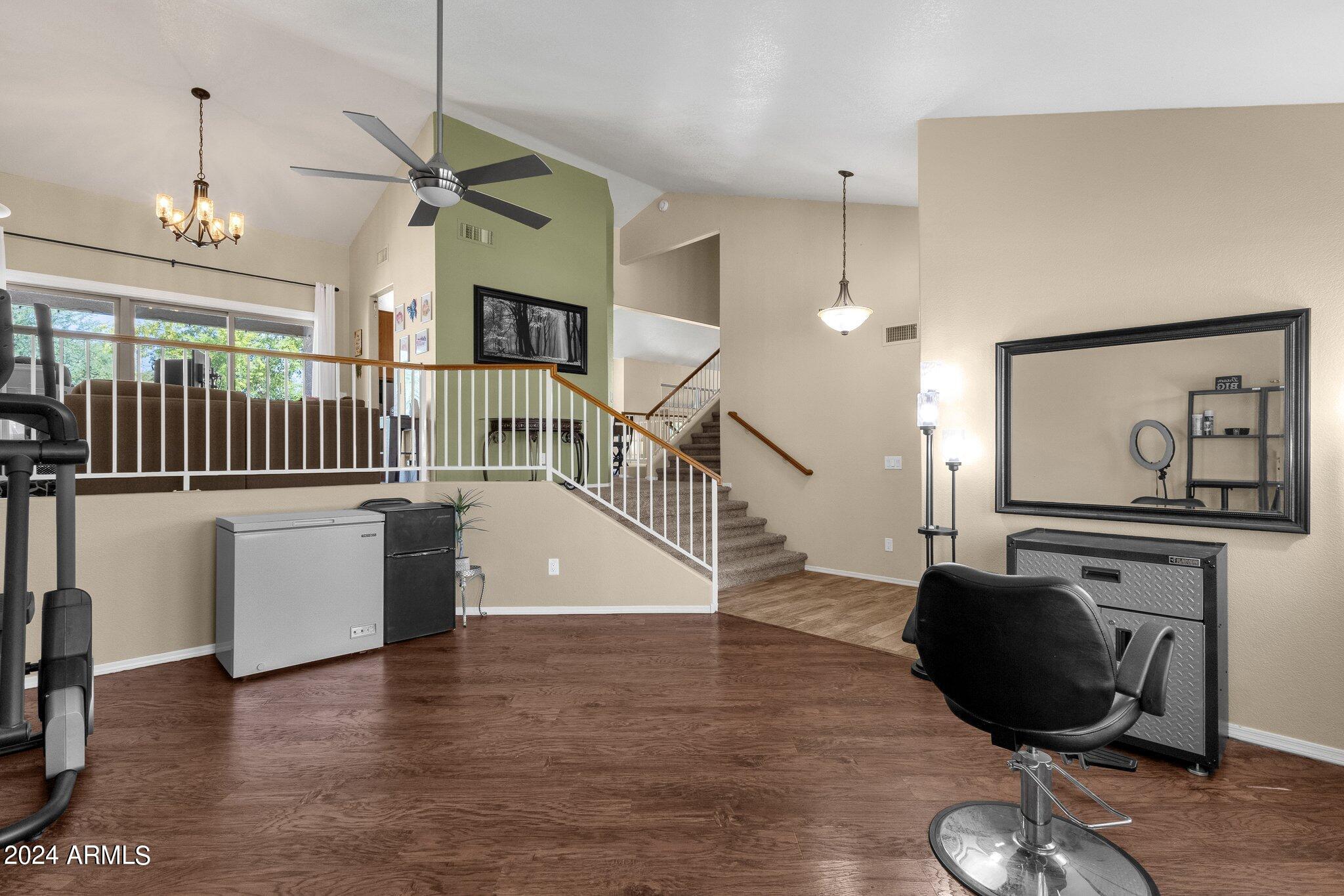 532 W CENTURY Avenue