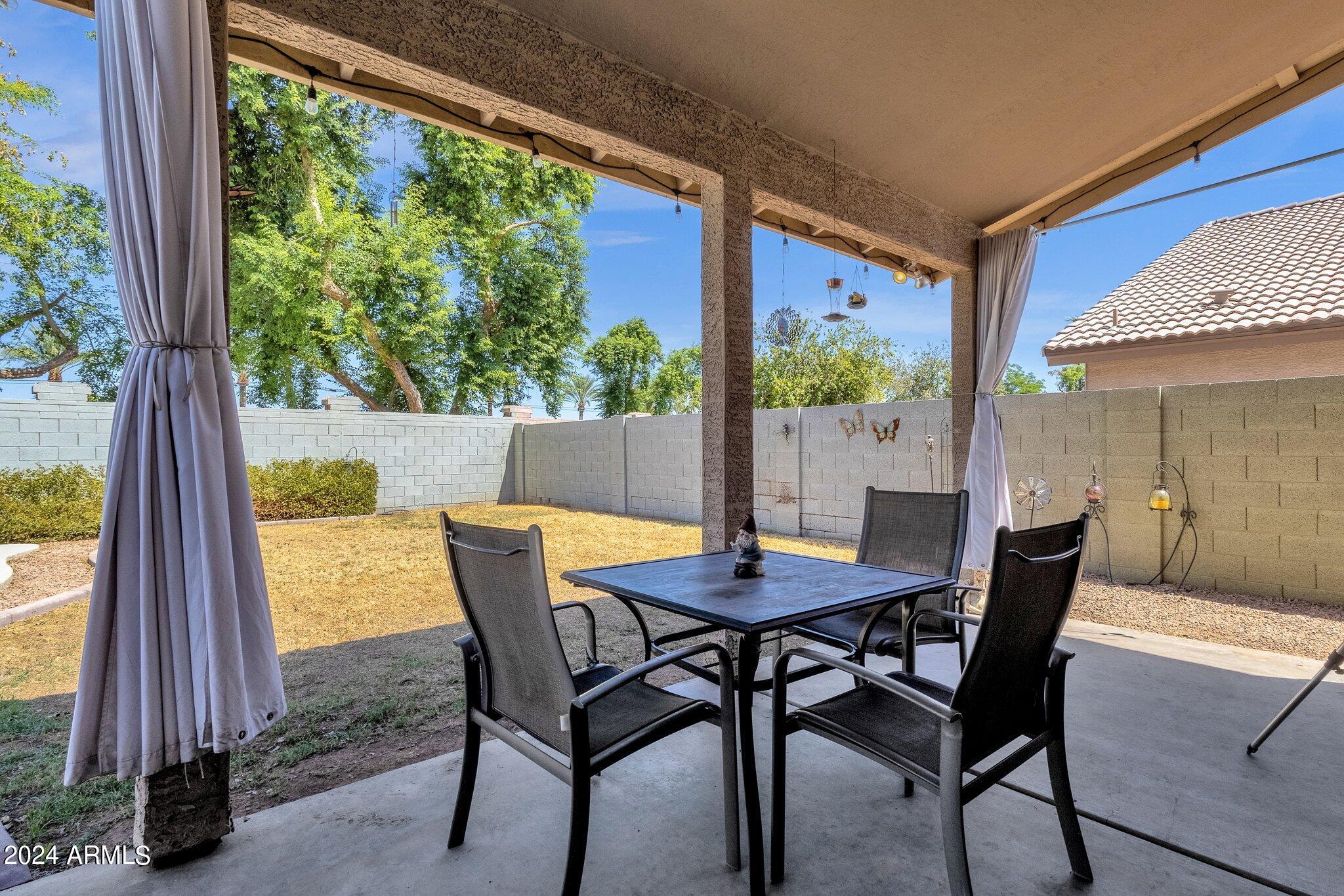 532 W CENTURY Avenue
