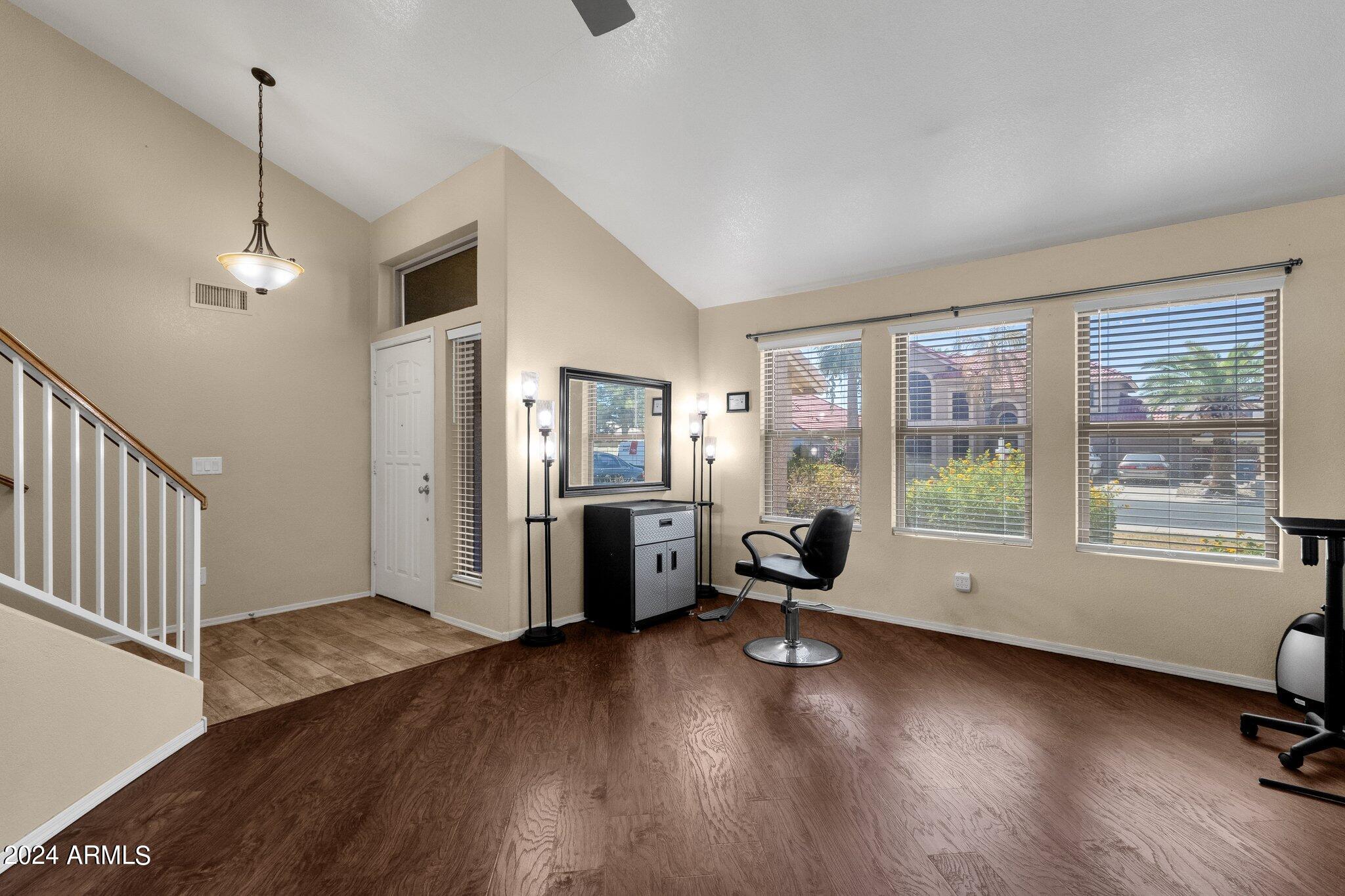 532 W CENTURY Avenue