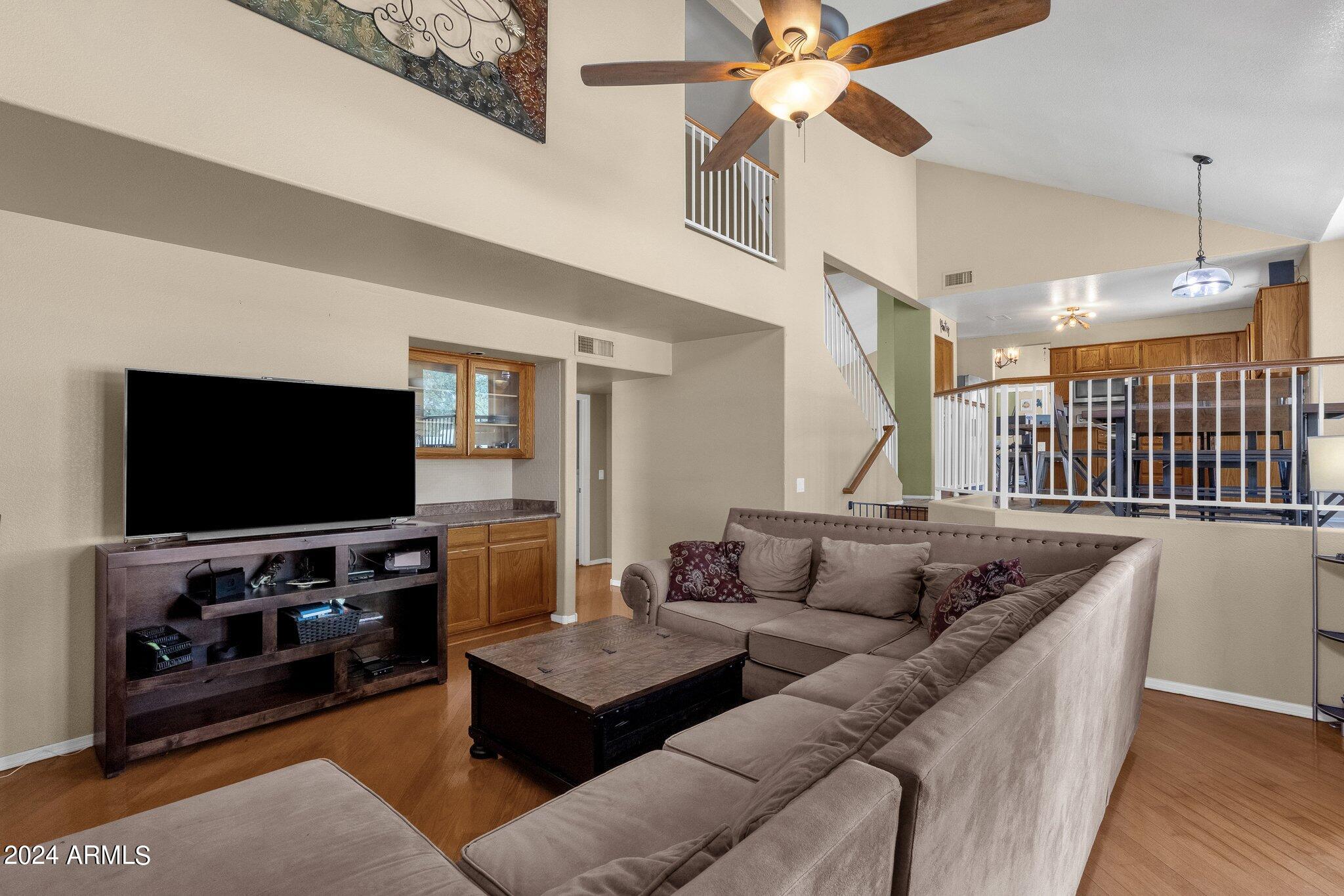 532 W CENTURY Avenue