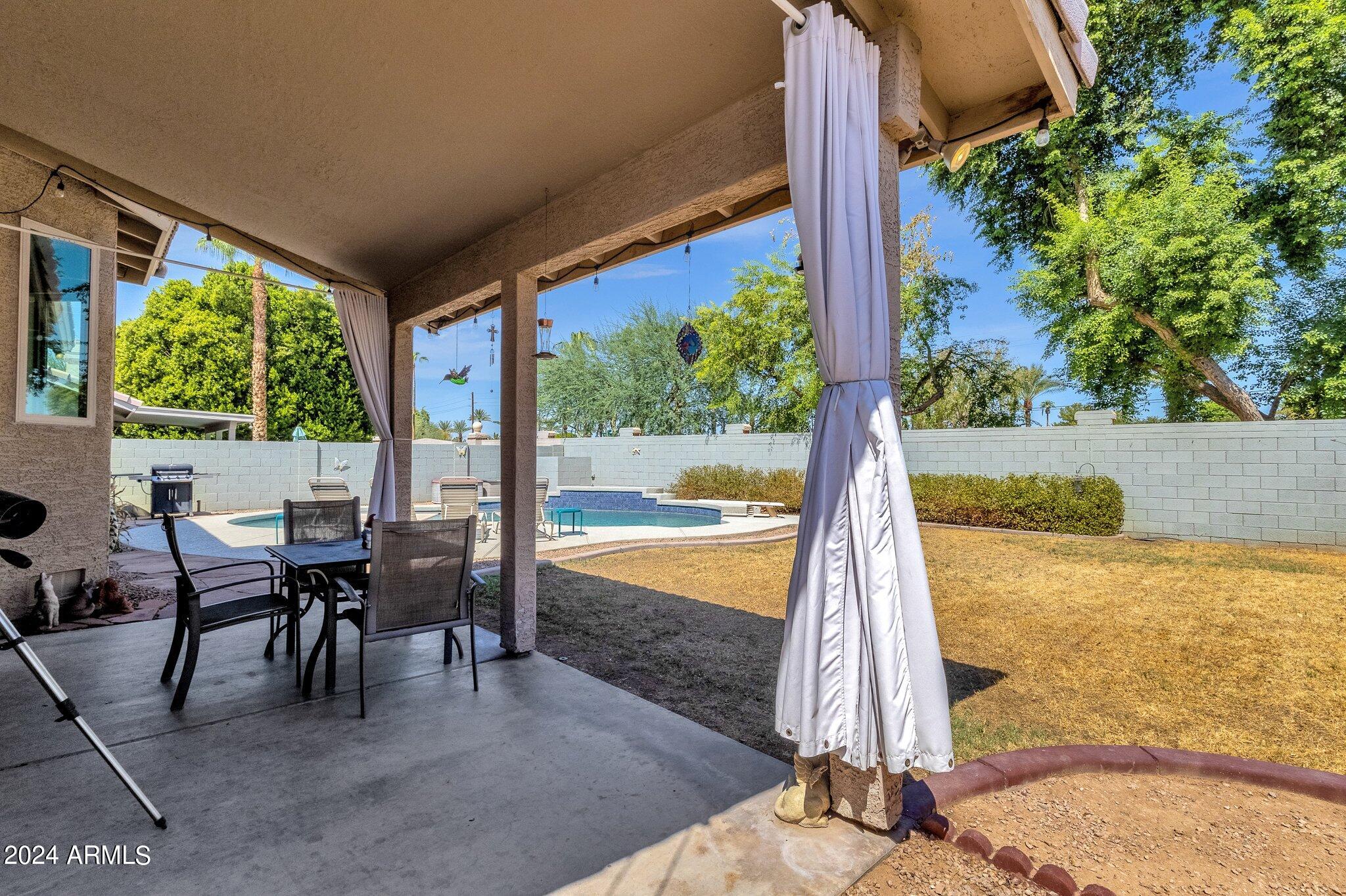 532 W CENTURY Avenue