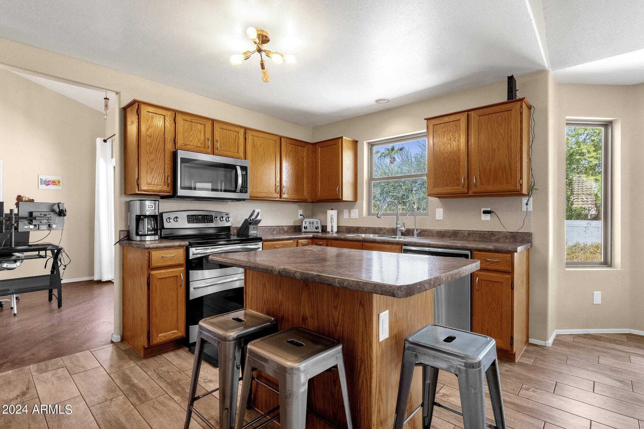 532 W CENTURY Avenue