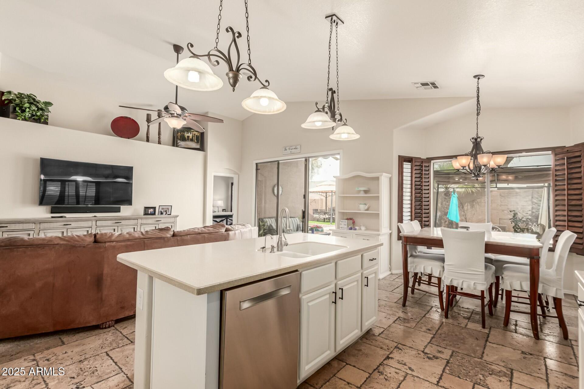 4630 E MOUNTAIN VISTA Drive