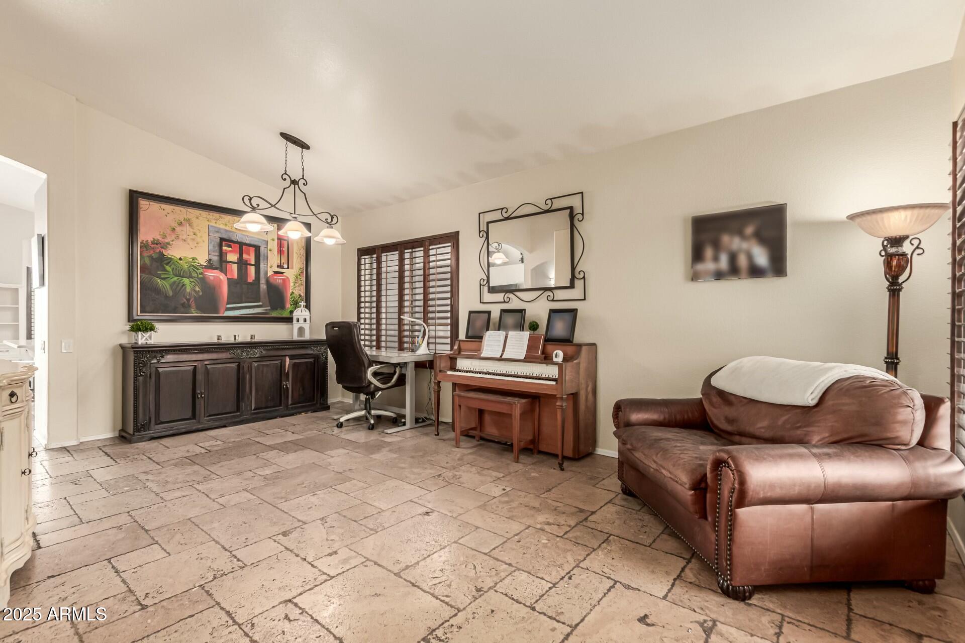 4630 E MOUNTAIN VISTA Drive