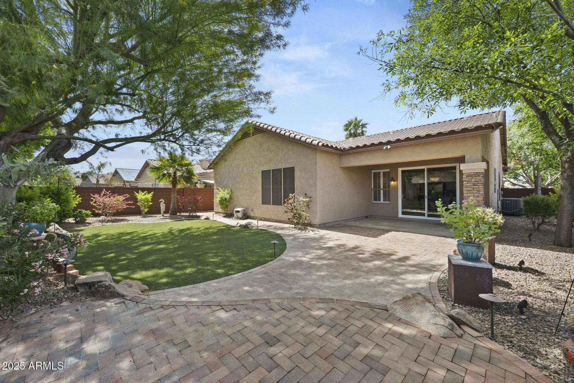 2226 W PERIWINKLE Way