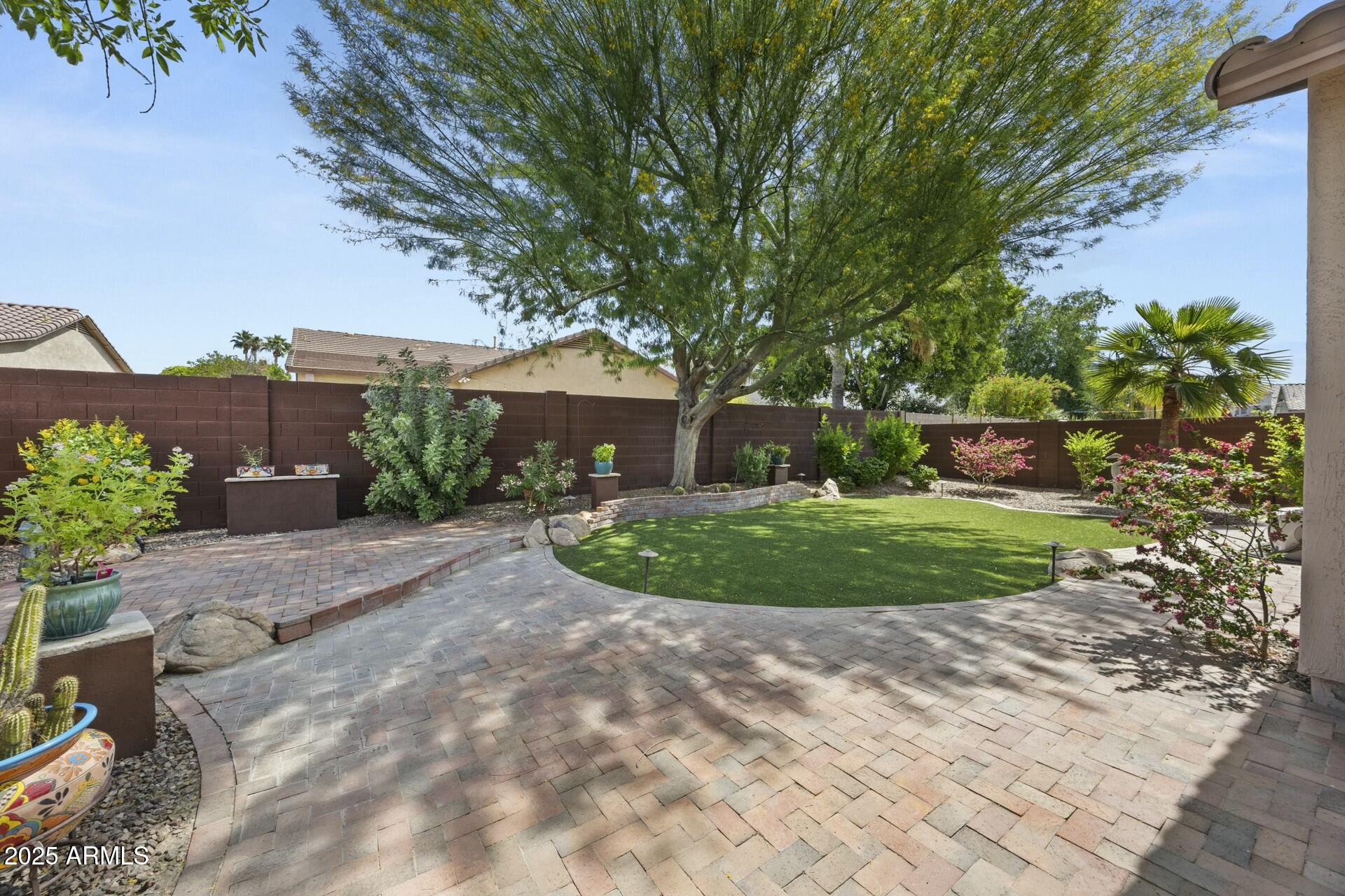 2226 W PERIWINKLE Way