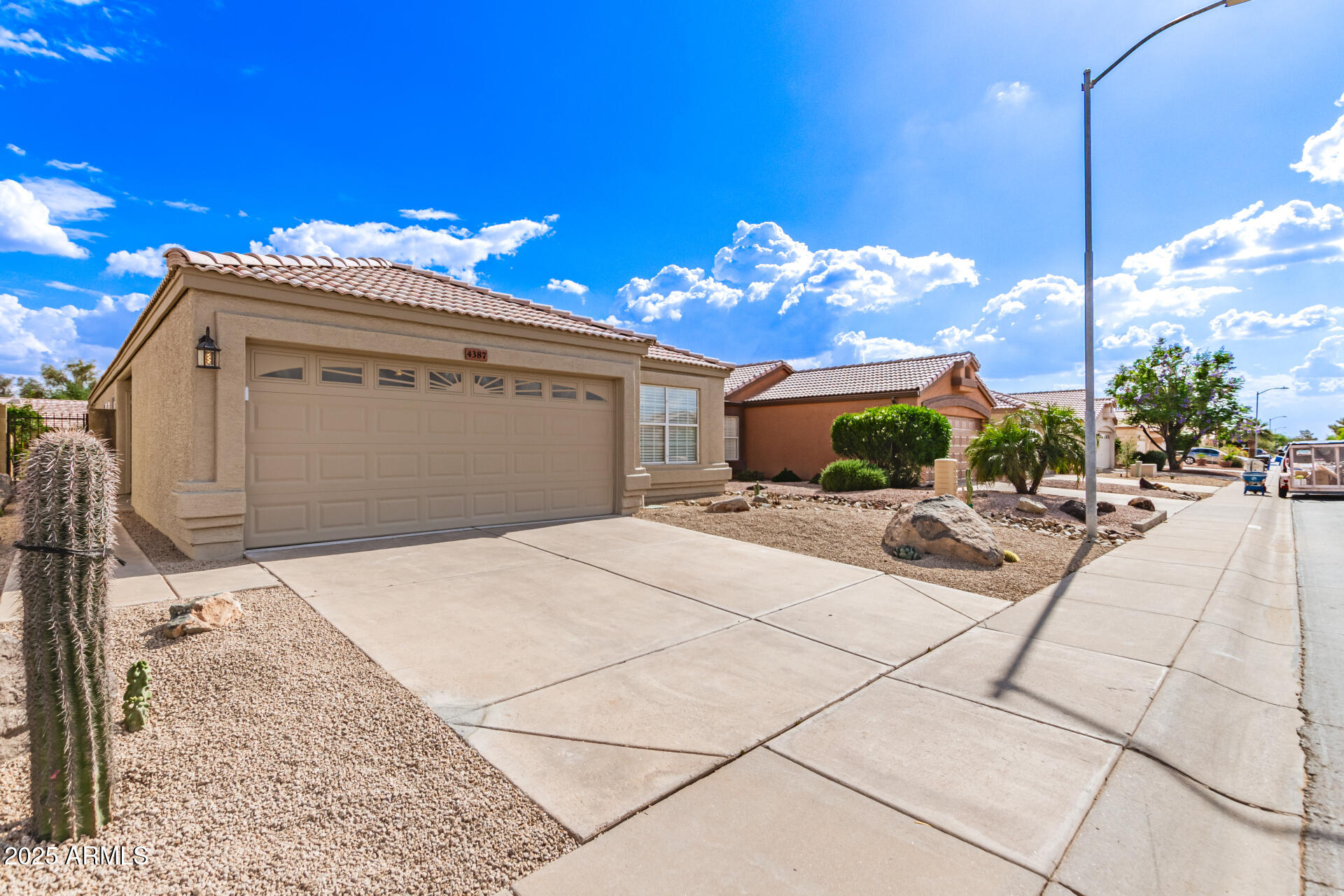 4387 E HARTFORD Avenue, Phoenix