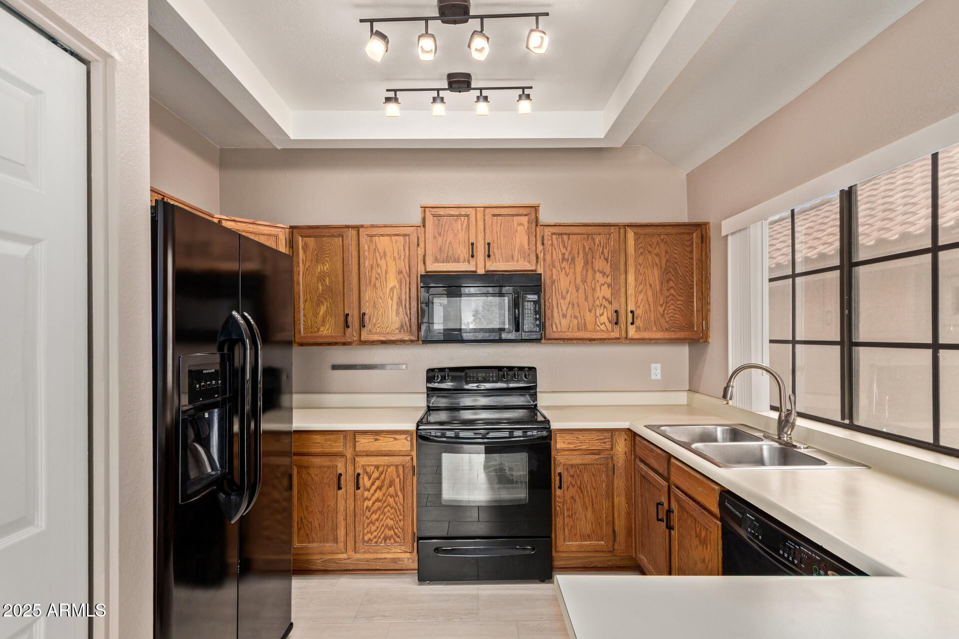 1001 N PASADENA Street, 3, Mesa Unit: 3