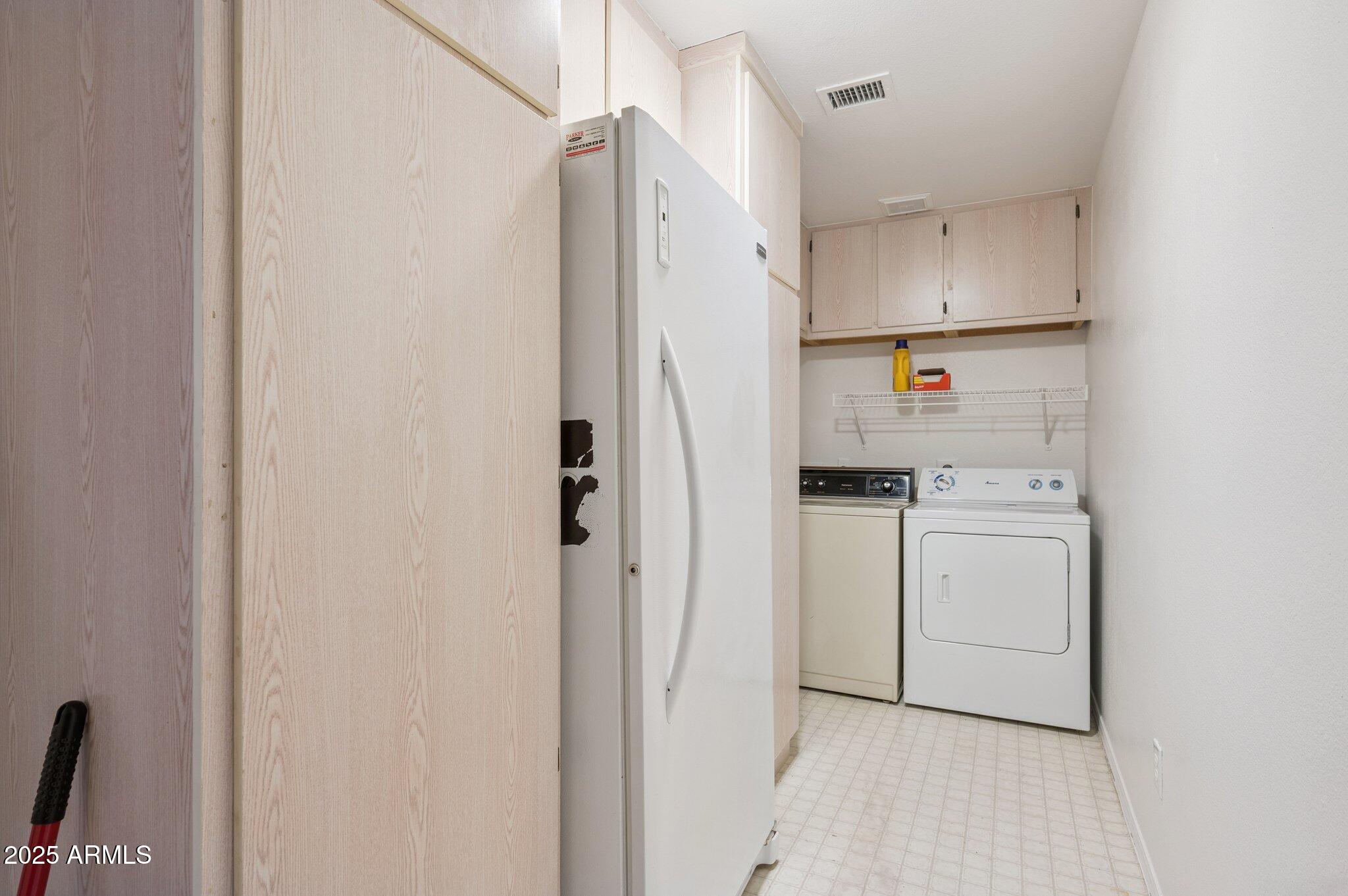 1231 E DOUGLAS Avenue