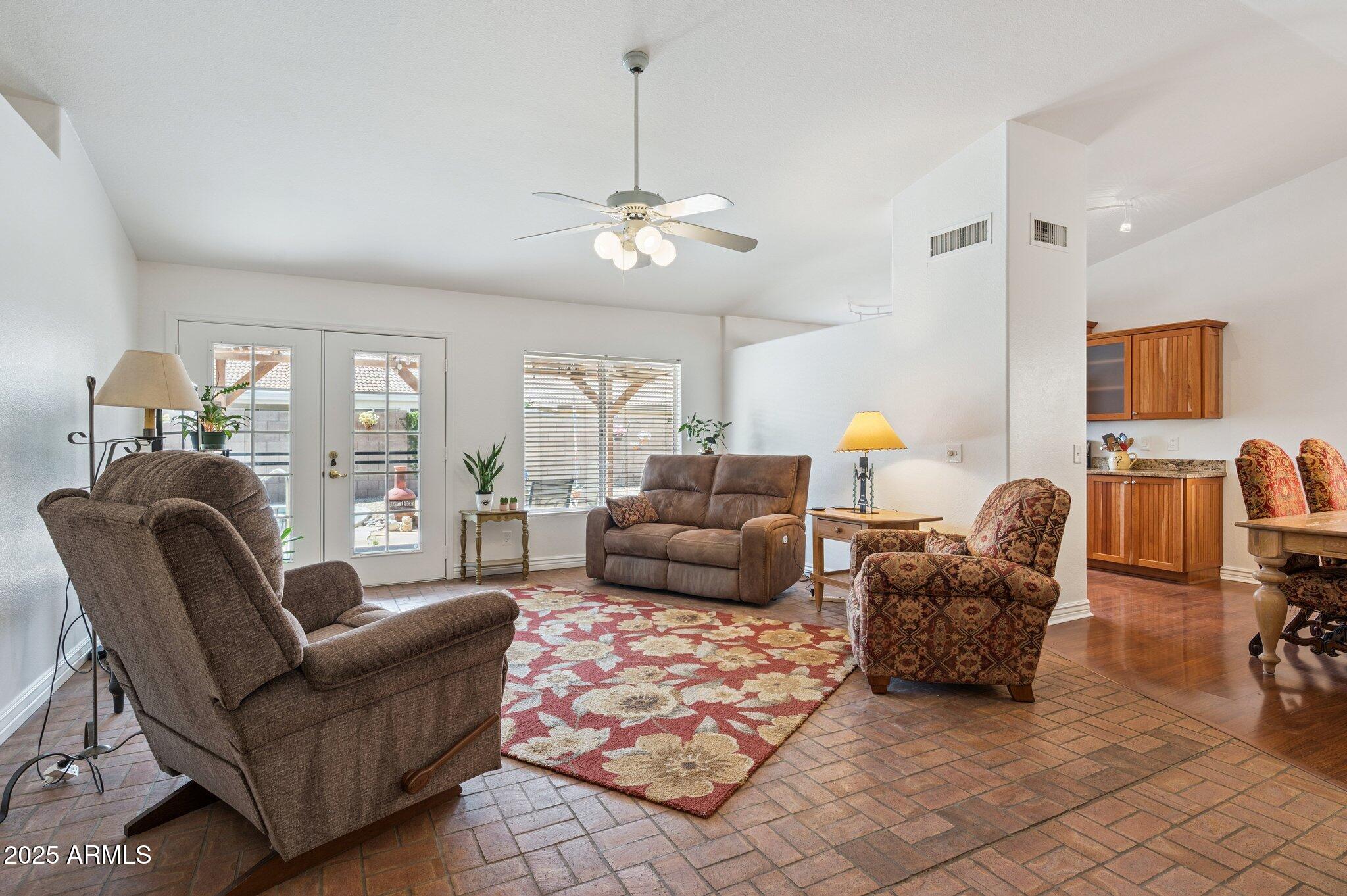 1231 E DOUGLAS Avenue