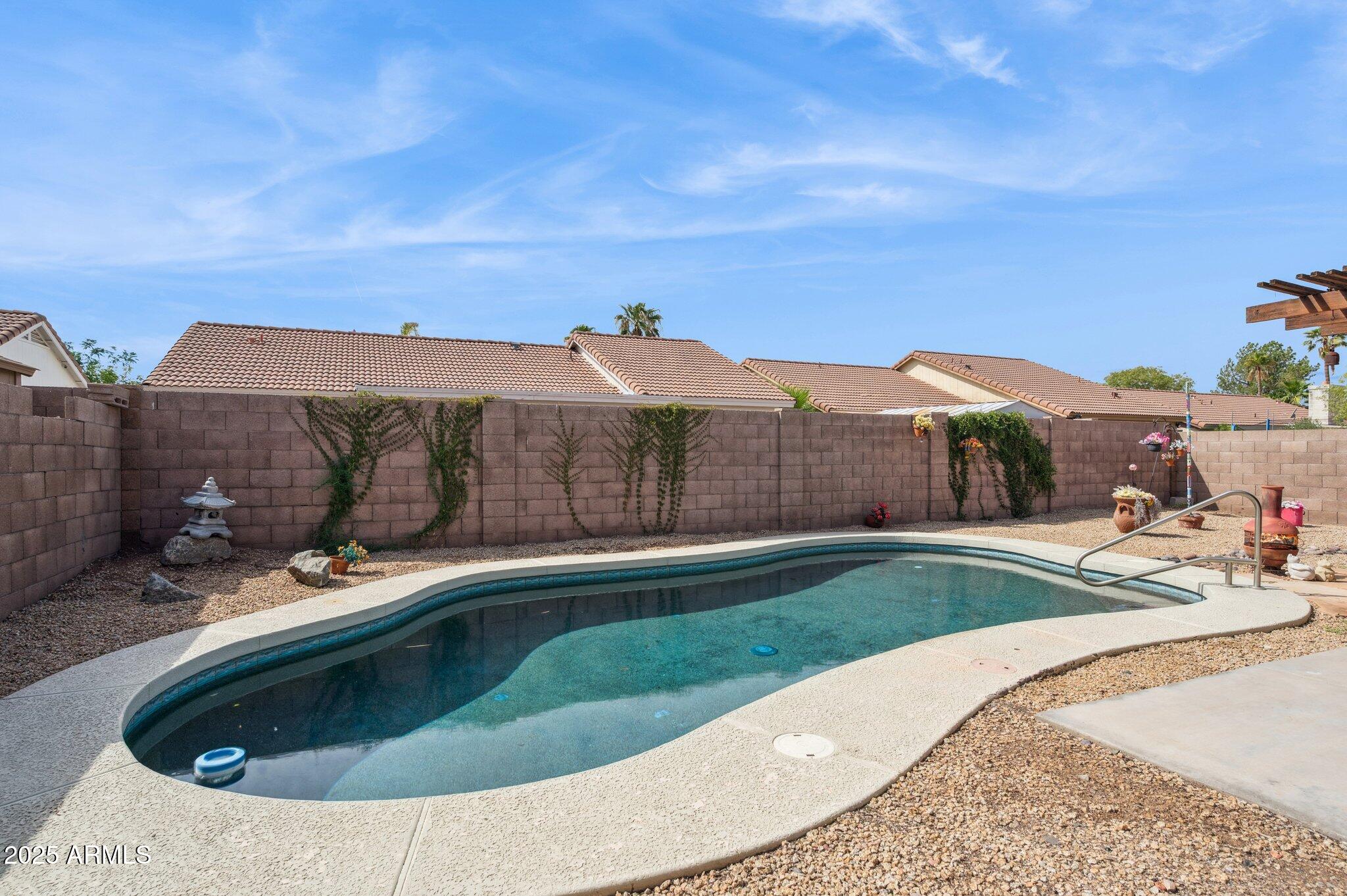 1231 E DOUGLAS Avenue