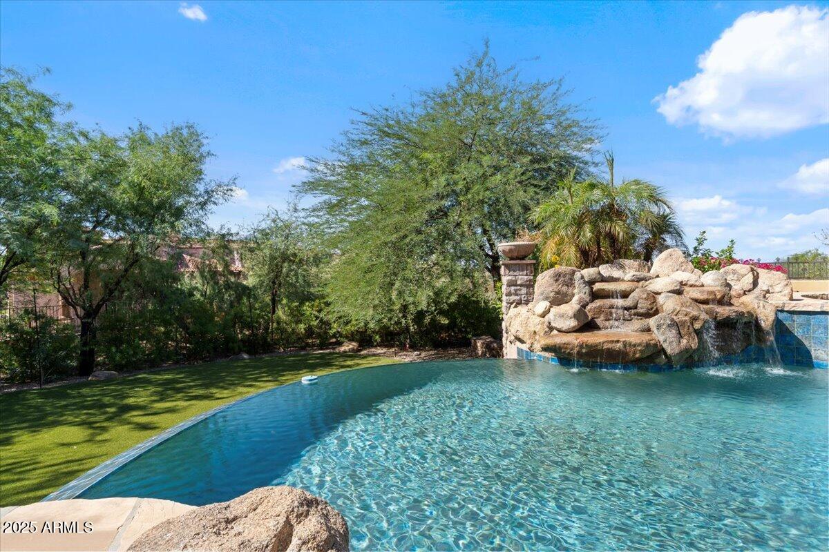 4037 N PINNACLE HILLS Circle