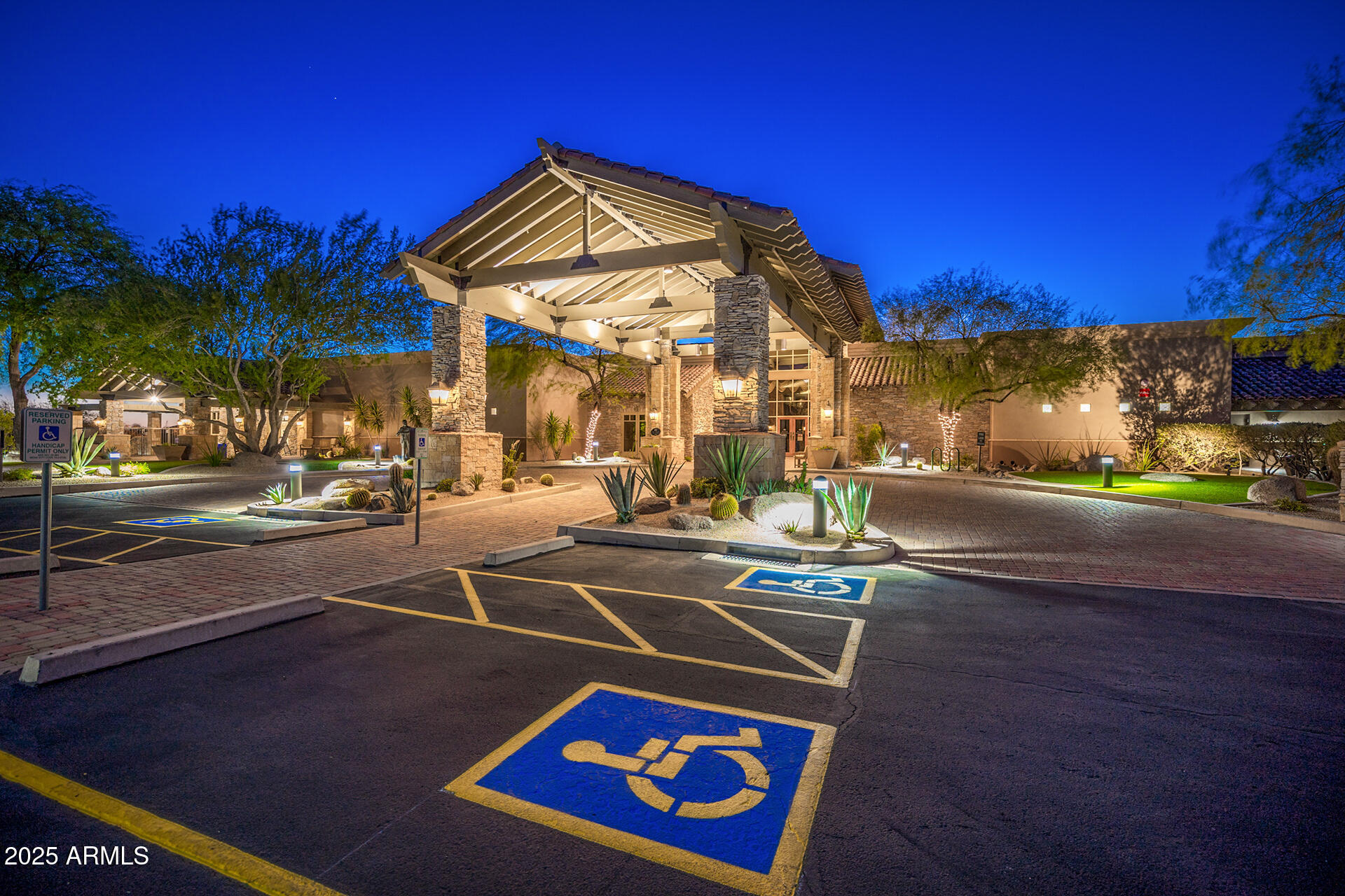 4037 N PINNACLE HILLS Circle