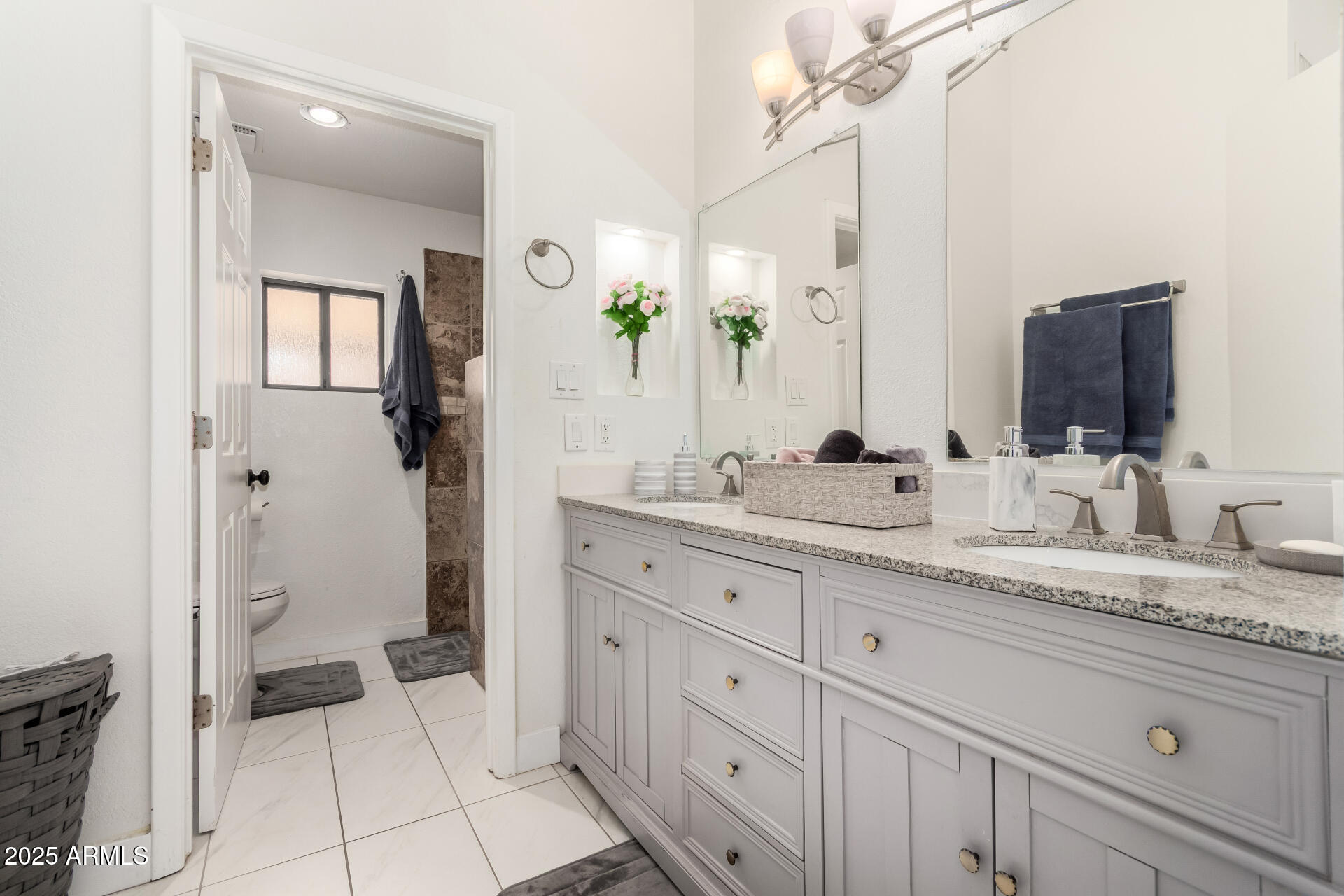 8611 E GARFIELD Street