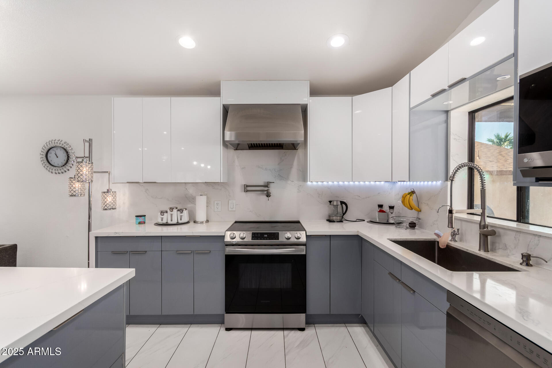 8611 E GARFIELD Street