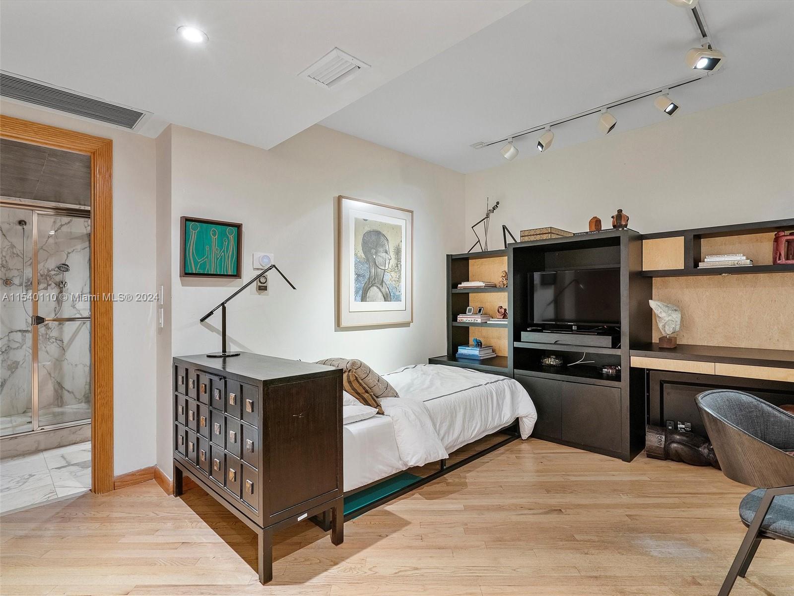 10155 Collins Ave # 506