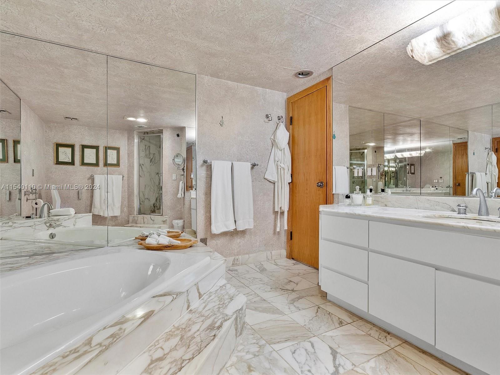 10155 Collins Ave # 506