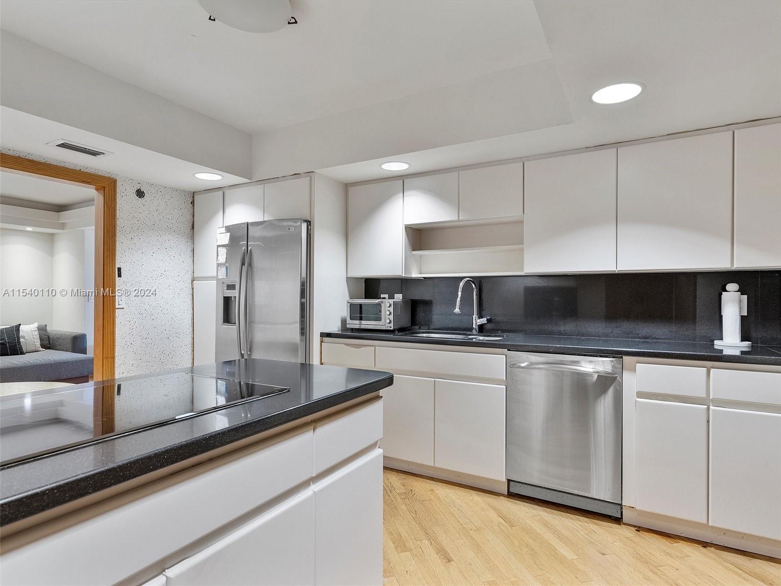 10155 Collins Ave # 506